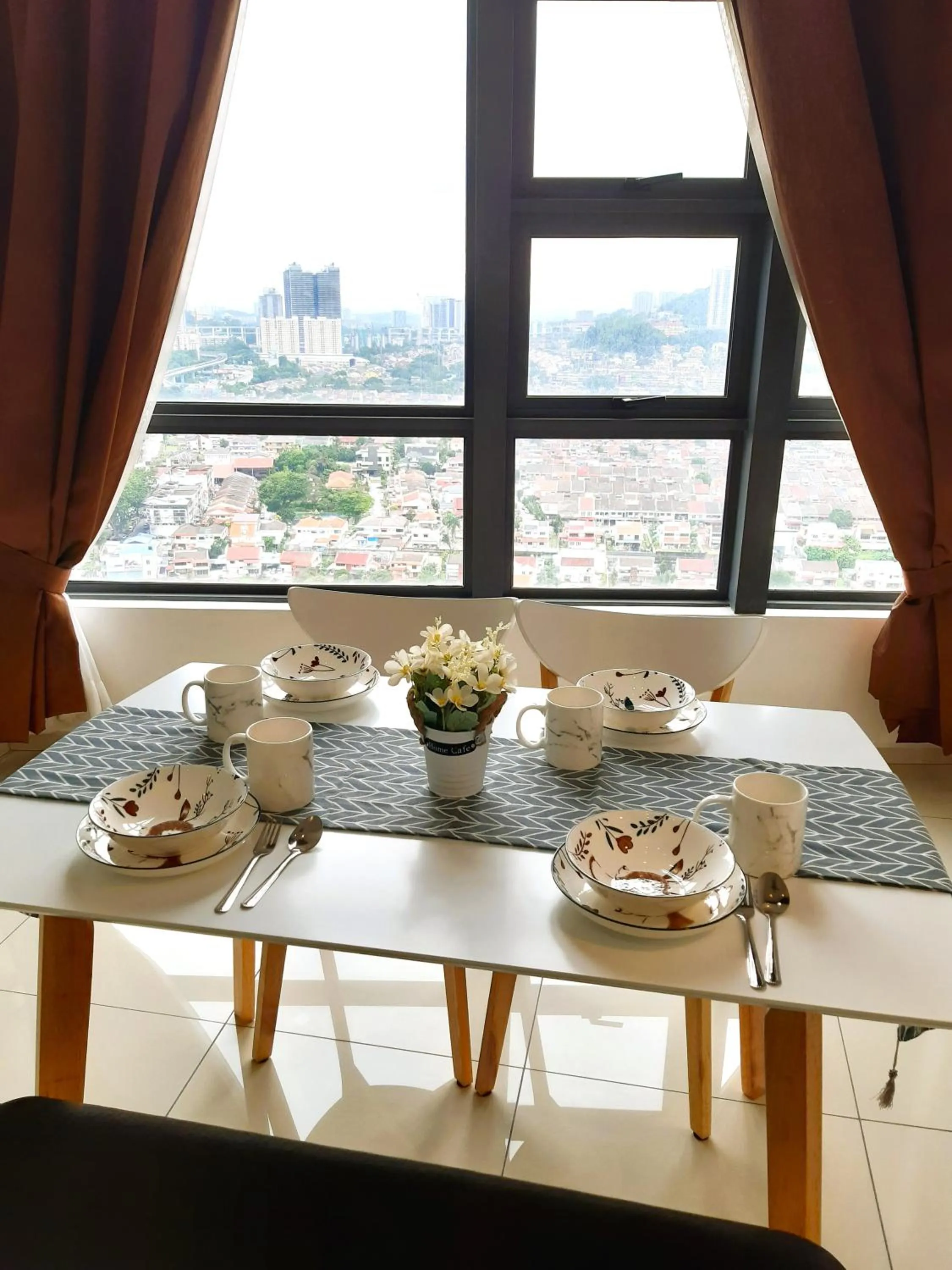 Dining area in EkoCheras Duplex Suite by Ohana Home