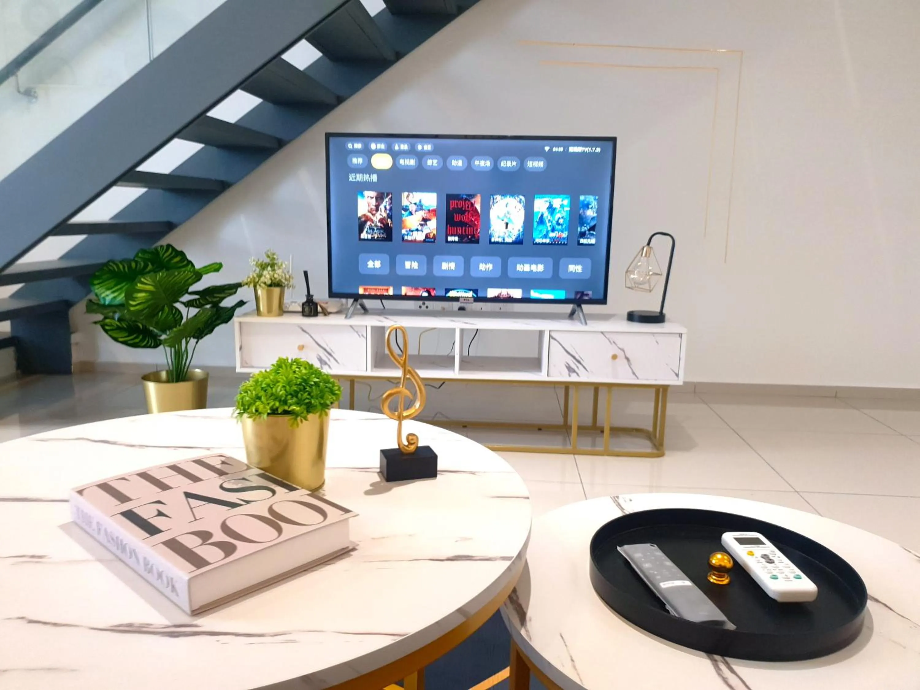 TV and multimedia in EkoCheras Duplex Suite by Ohana Home