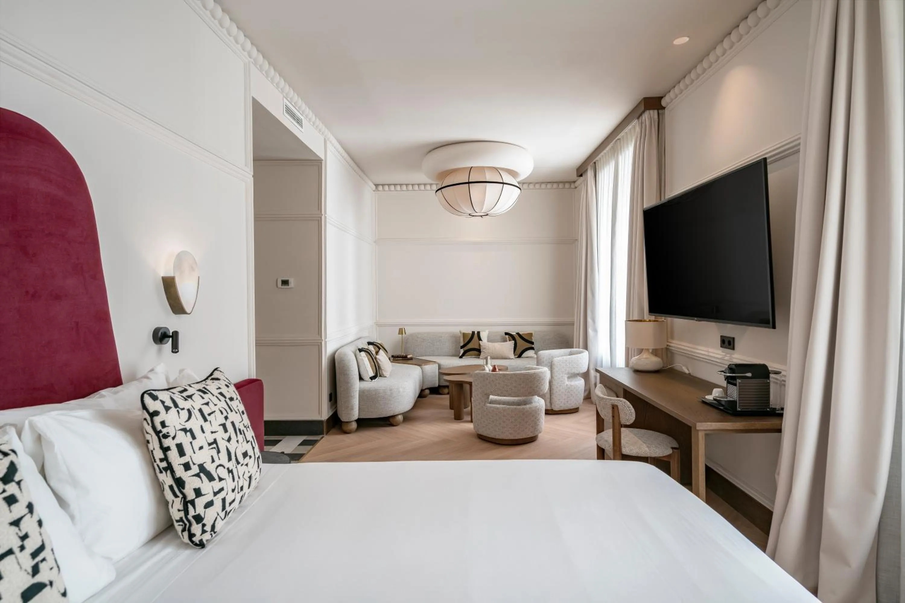 Living room, Bed in Vincci Soho