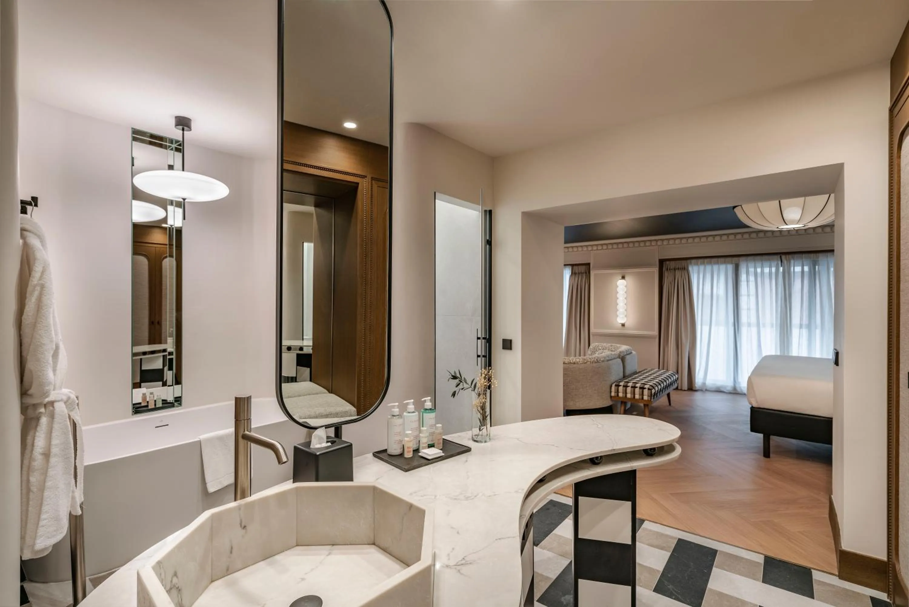 Bathroom, Bed in Vincci Soho