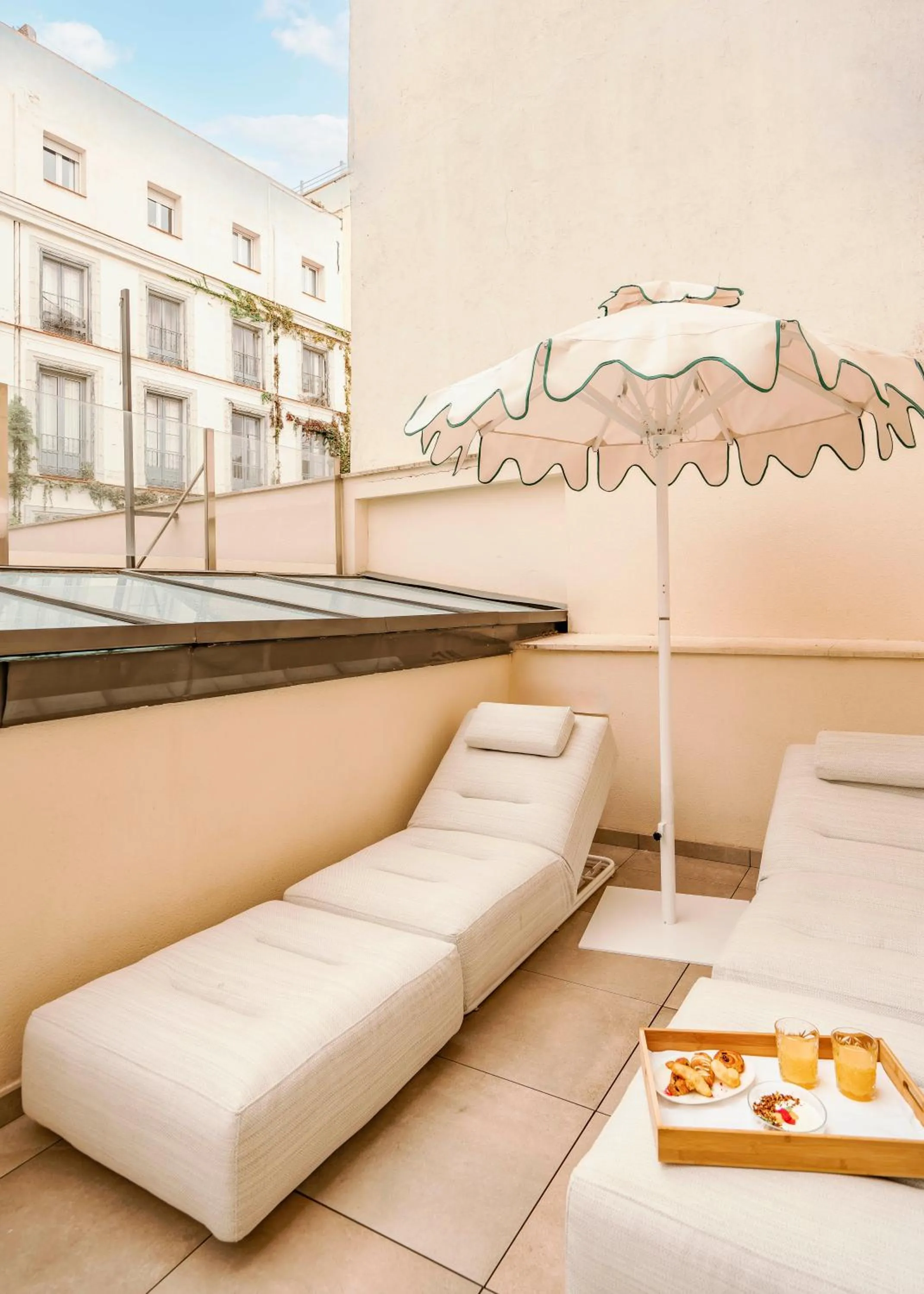 Balcony/Terrace, Bed in Vincci Soho
