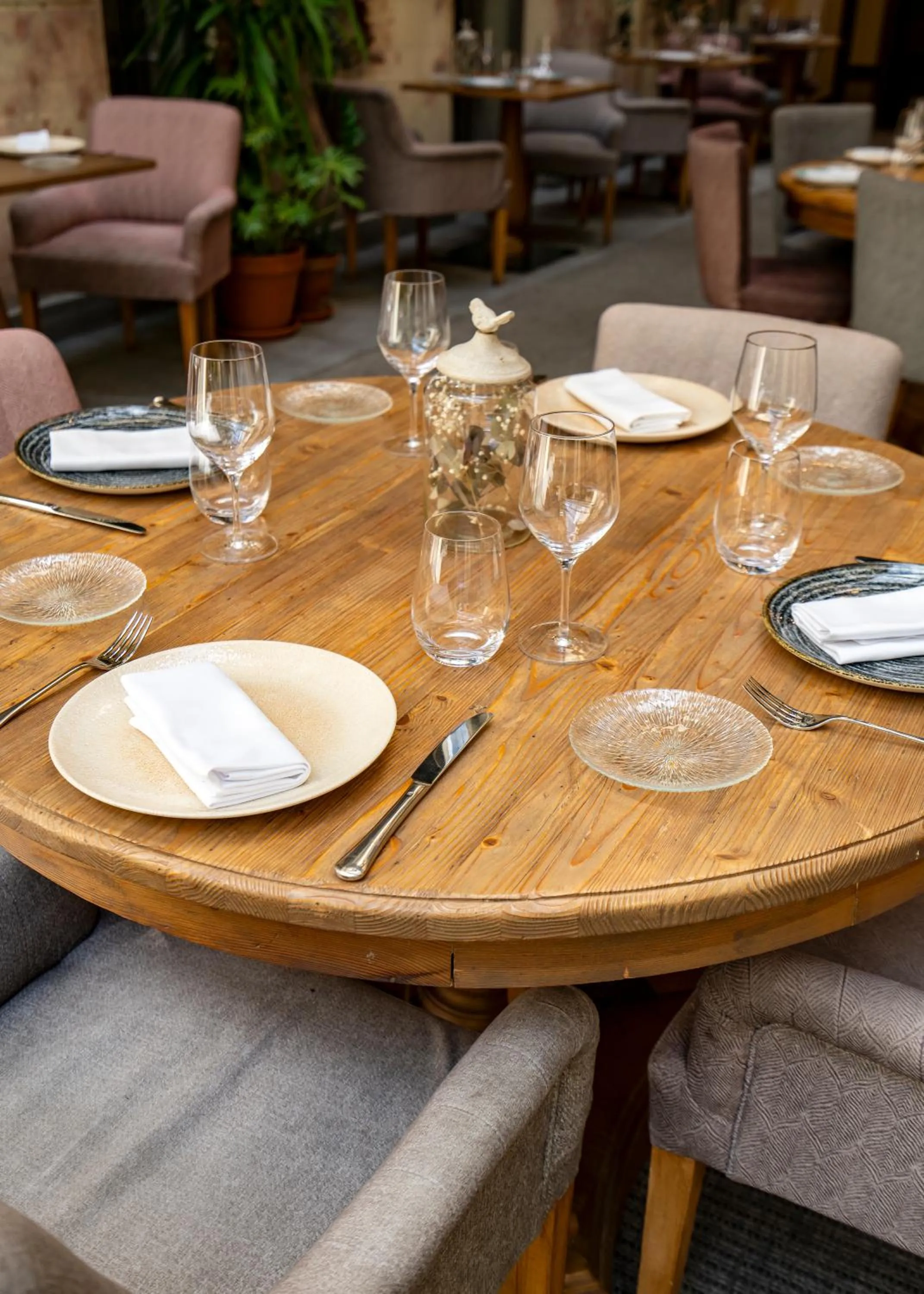 Restaurant/places to eat in Vincci Soho