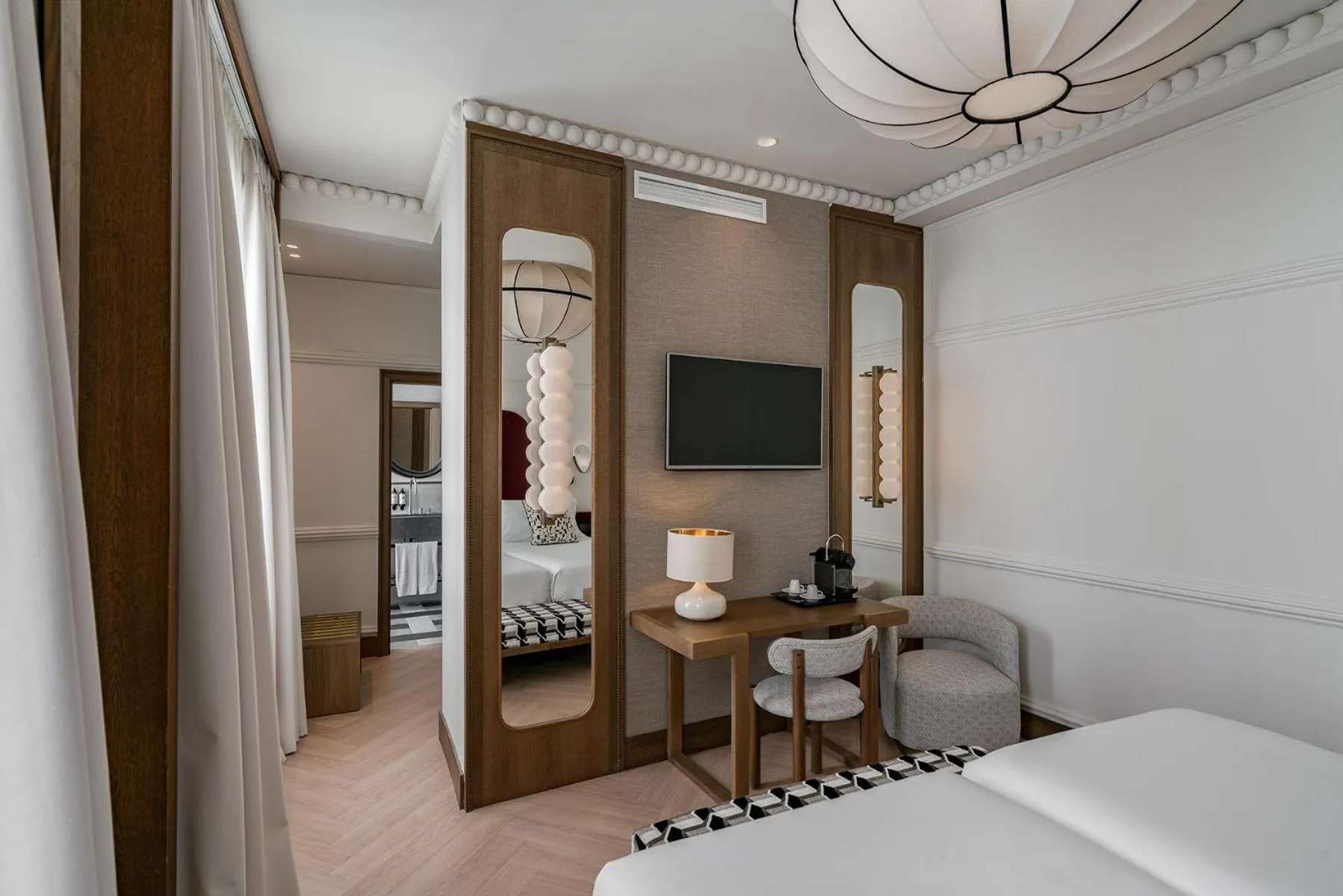 Seating area, Bed in Vincci Soho