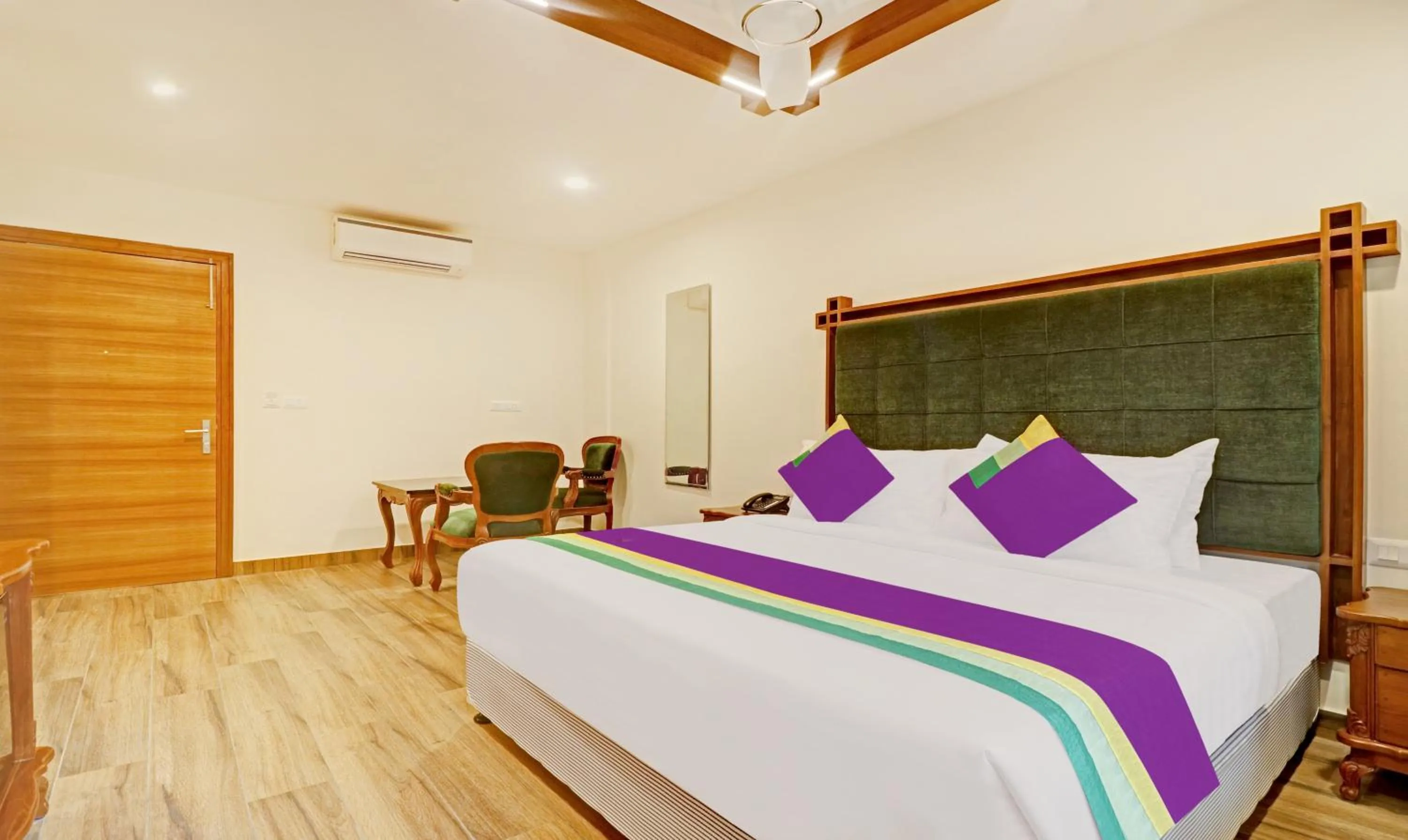 Bedroom, Bed in Treebo Premium Vahada 7 Minutes Drive From Ambalapuzha Sree Krishna Swamy Temple