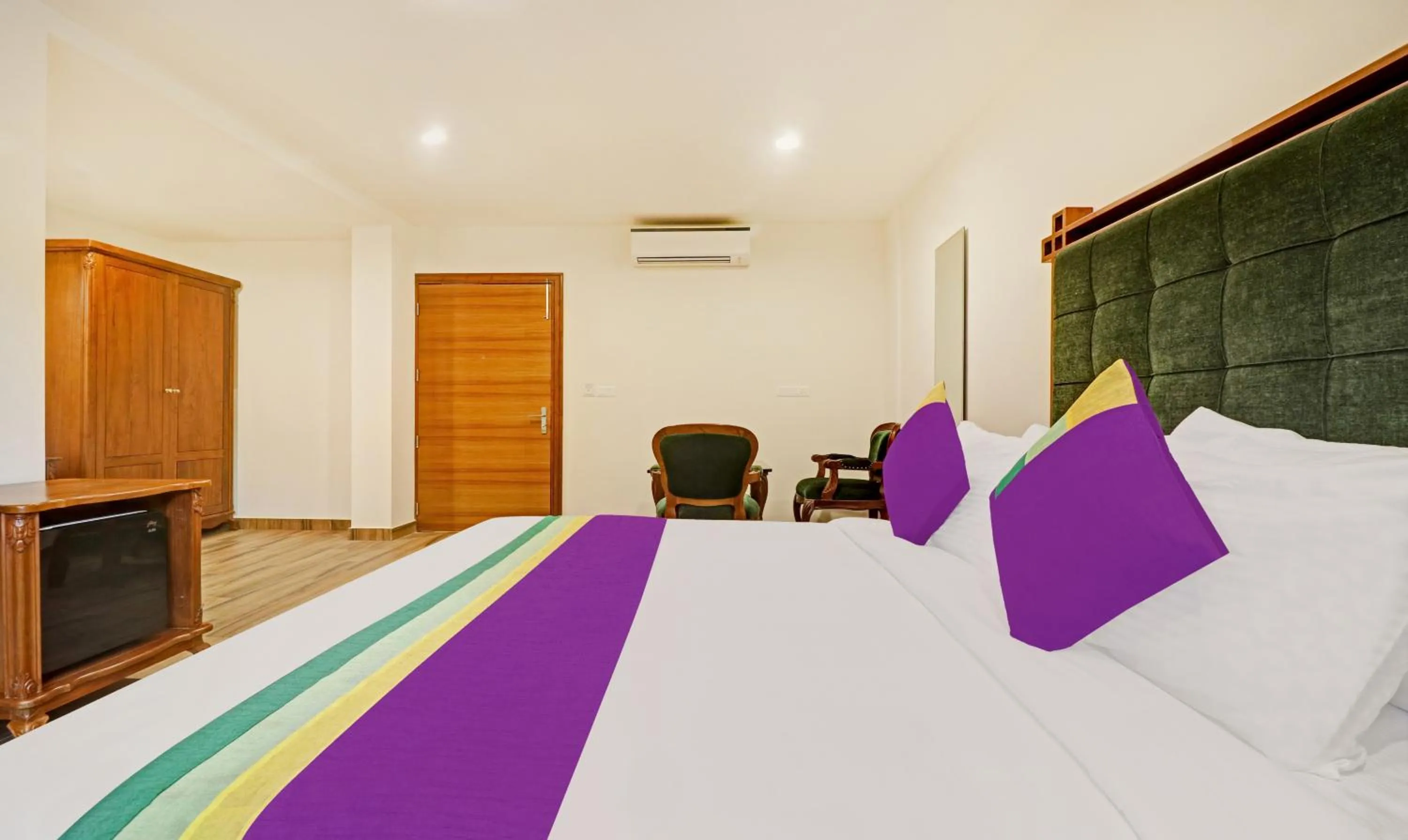 Bedroom, Bed in Treebo Premium Vahada 7 Minutes Drive From Ambalapuzha Sree Krishna Swamy Temple