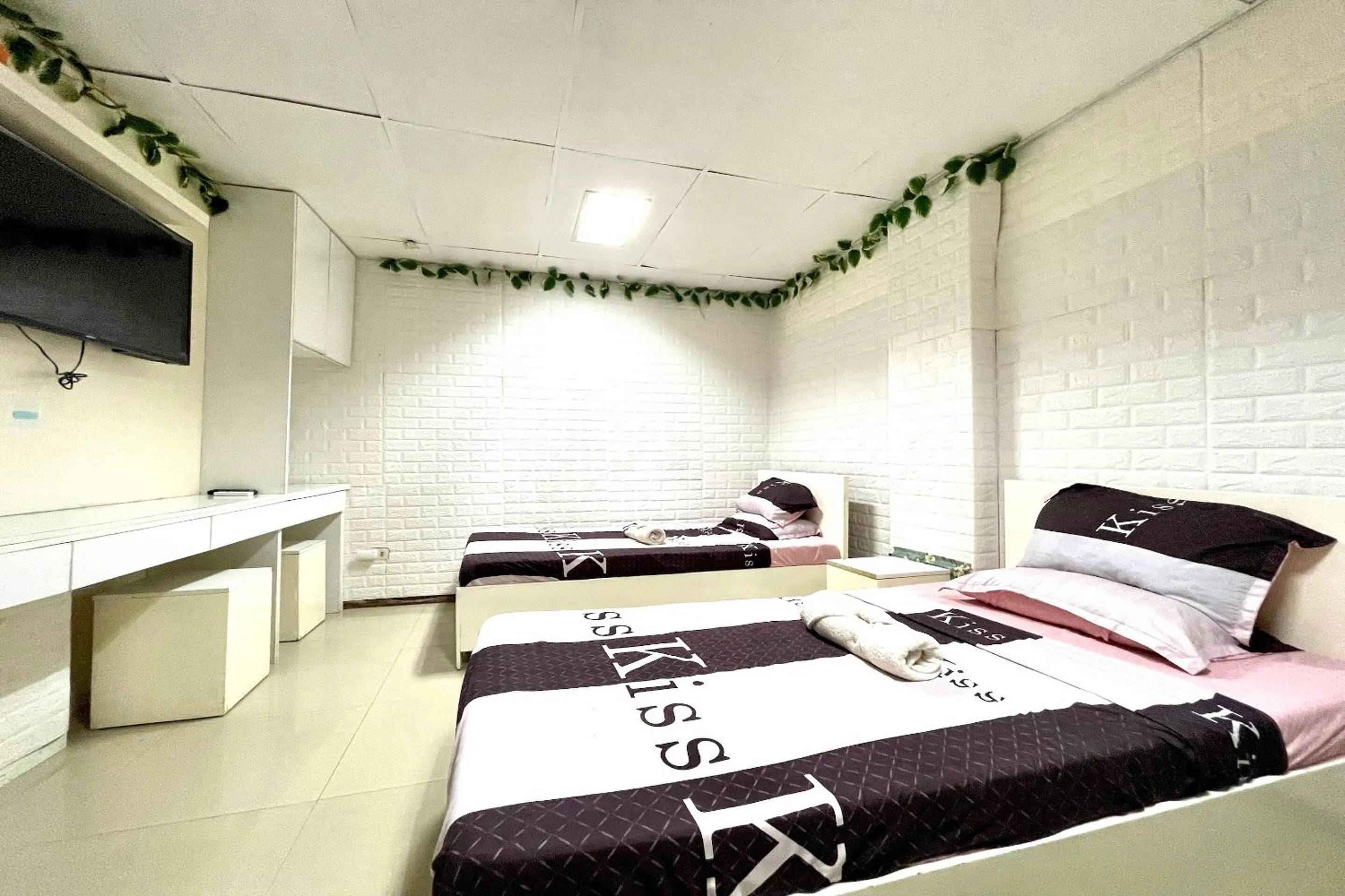 Bedroom in OYO 910 Sabaidee Suites