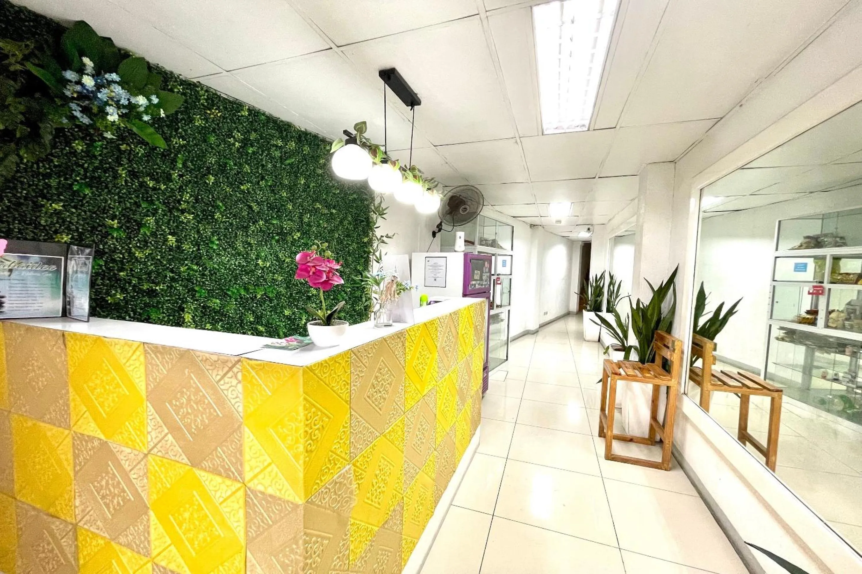 Lobby or reception in OYO 910 Sabaidee Suites