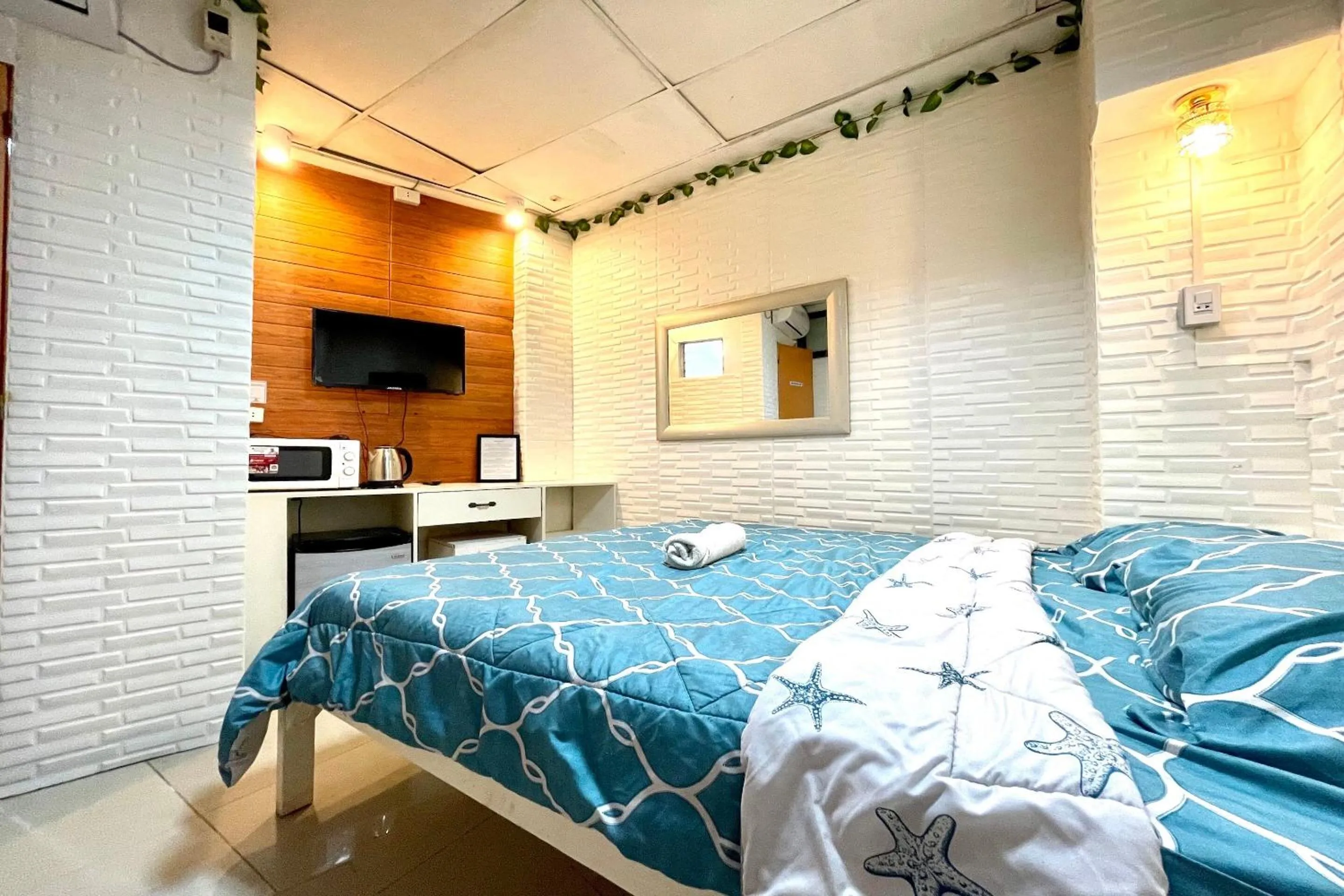 Bedroom in OYO 910 Sabaidee Suites