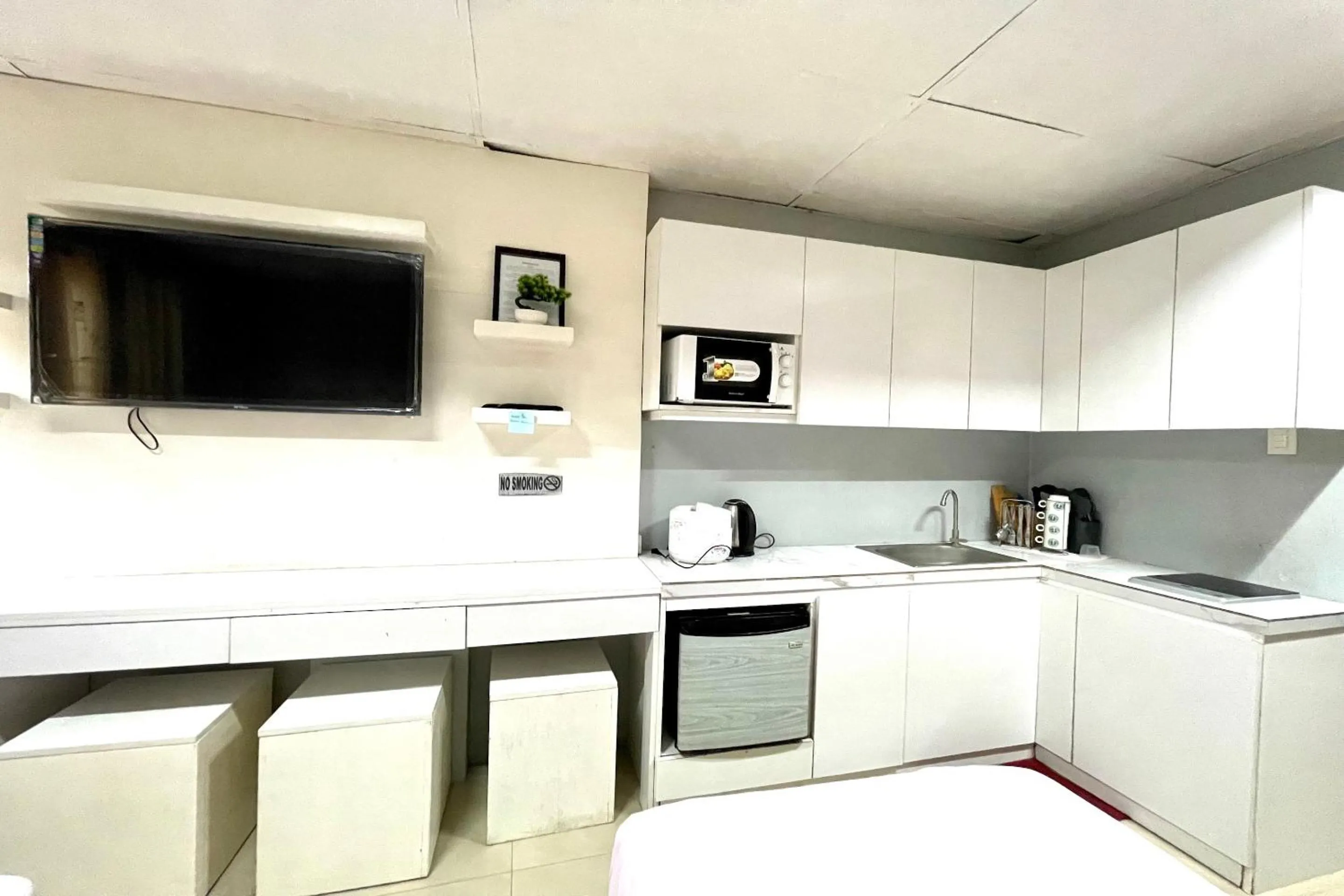 Bedroom in OYO 910 Sabaidee Suites