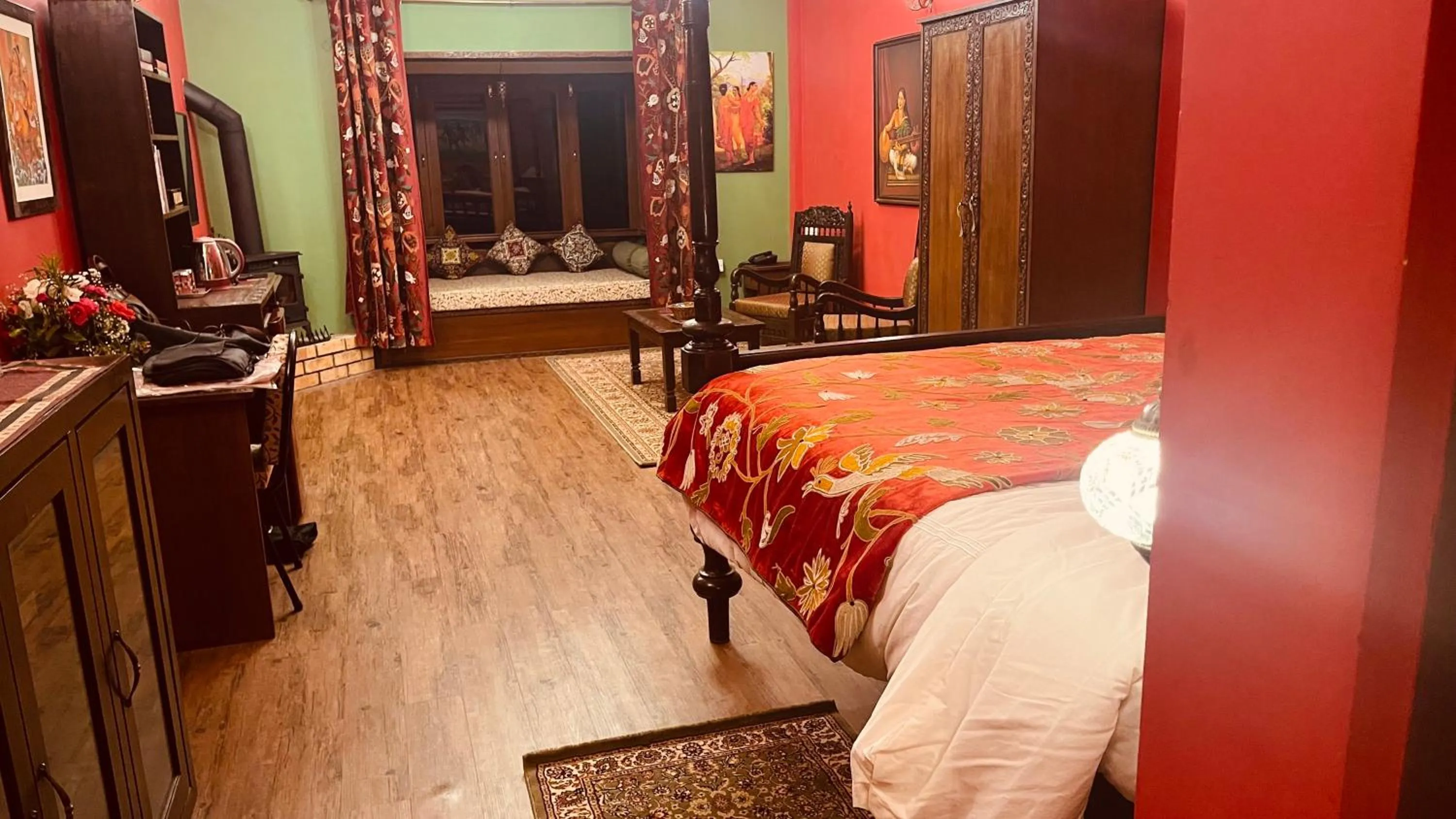 Mountain view, Bed in Habba Kadal Kashmiri Heritage Hotel & Hub