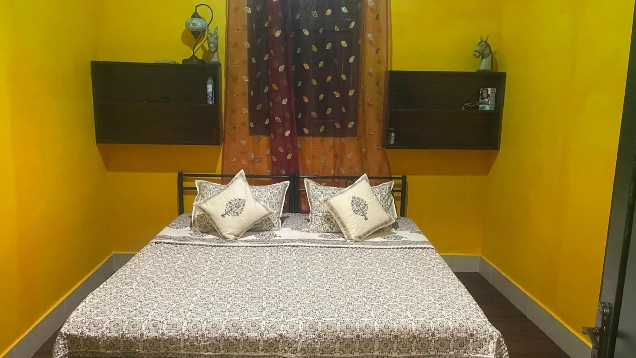 Bed in Habba Kadal Kashmiri Heritage Hotel & Hub