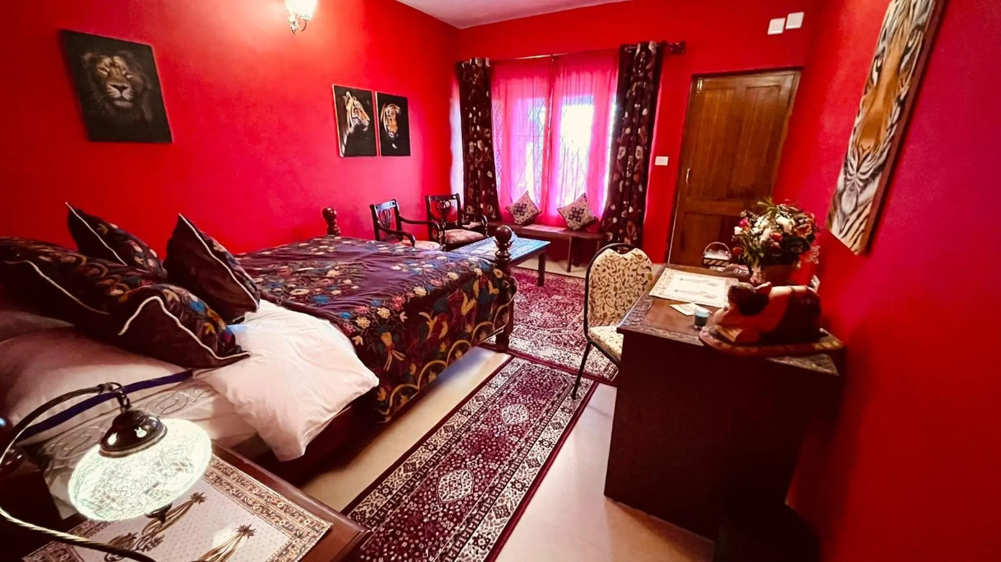 Bed in Habba Kadal Kashmiri Heritage Hotel & Hub