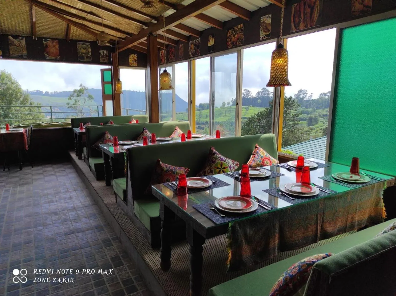 Restaurant/places to eat in Habba Kadal Kashmiri Heritage Hotel & Hub