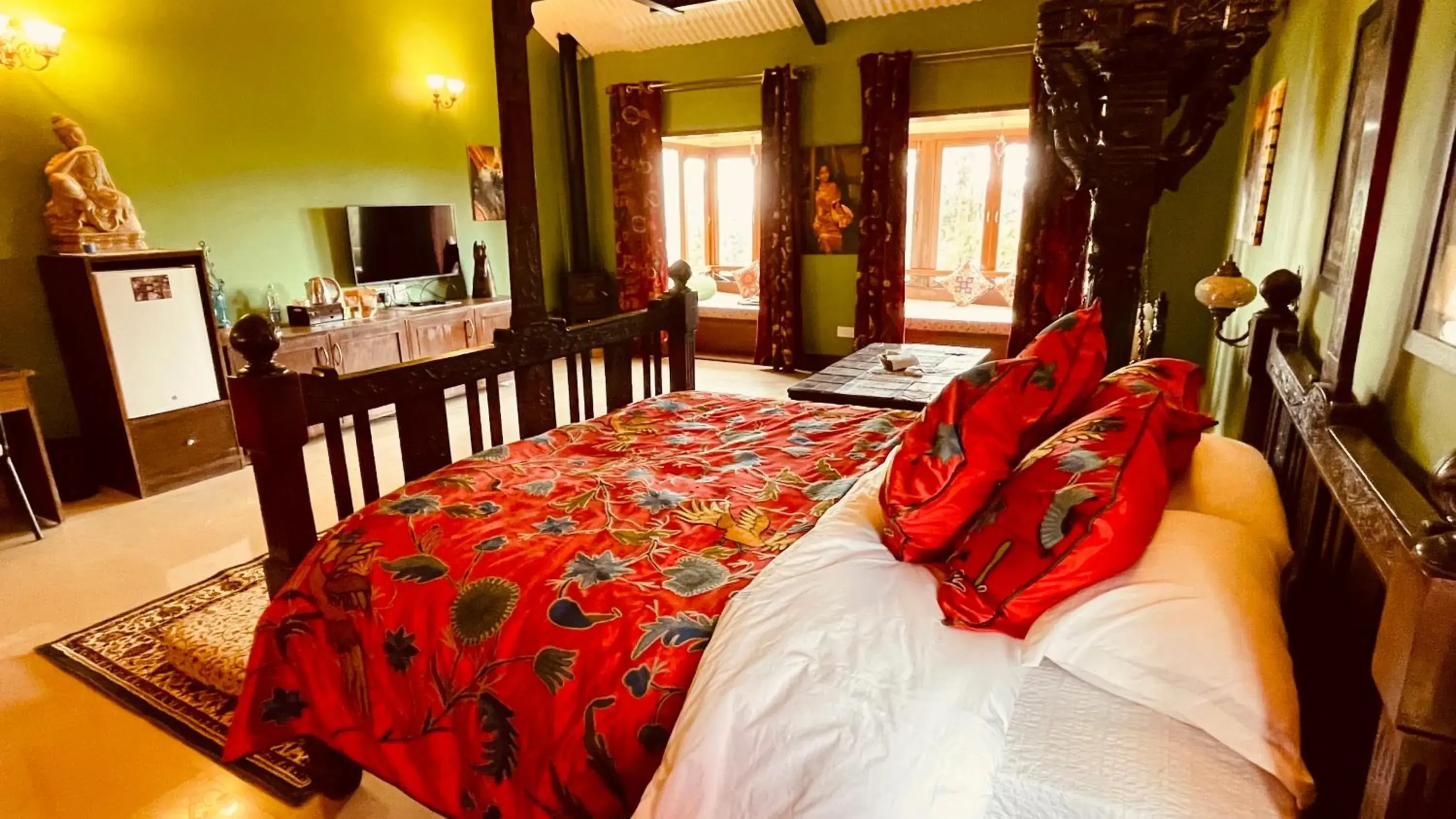 Double Room with Mountain View in Habba Kadal Kashmiri Heritage Hotel & Hub Double Room with Mountain View in Habba Kadal Kashmiri Heritage Hotel & Hub