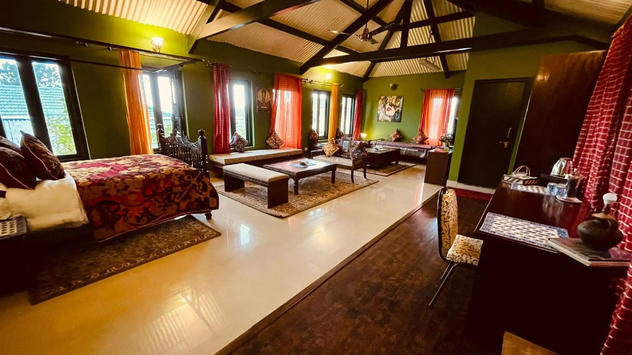 Bed in Habba Kadal Kashmiri Heritage Hotel & Hub