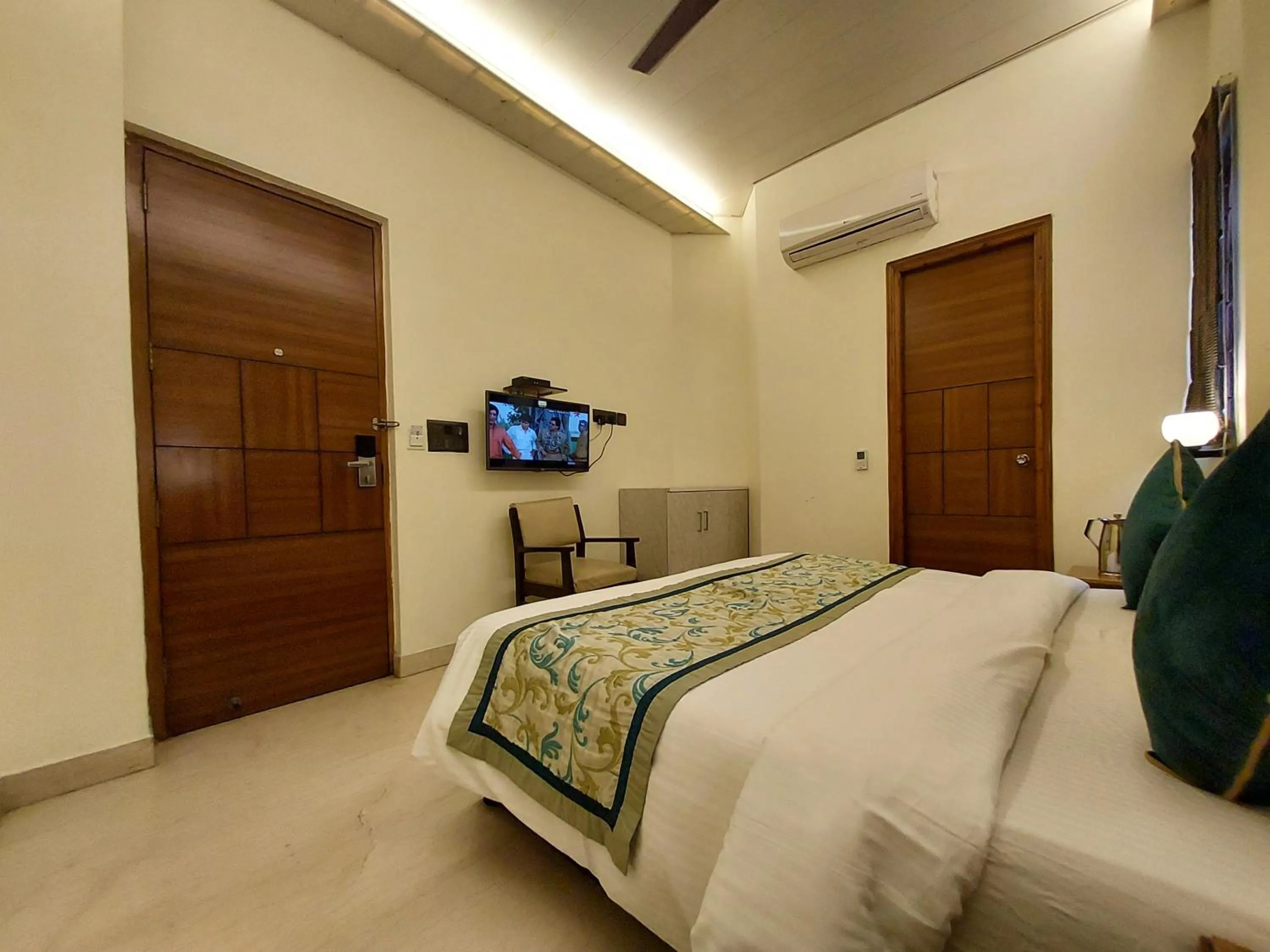 Bedroom, Bed in Hotel Green Castle (Heritage Hotel)