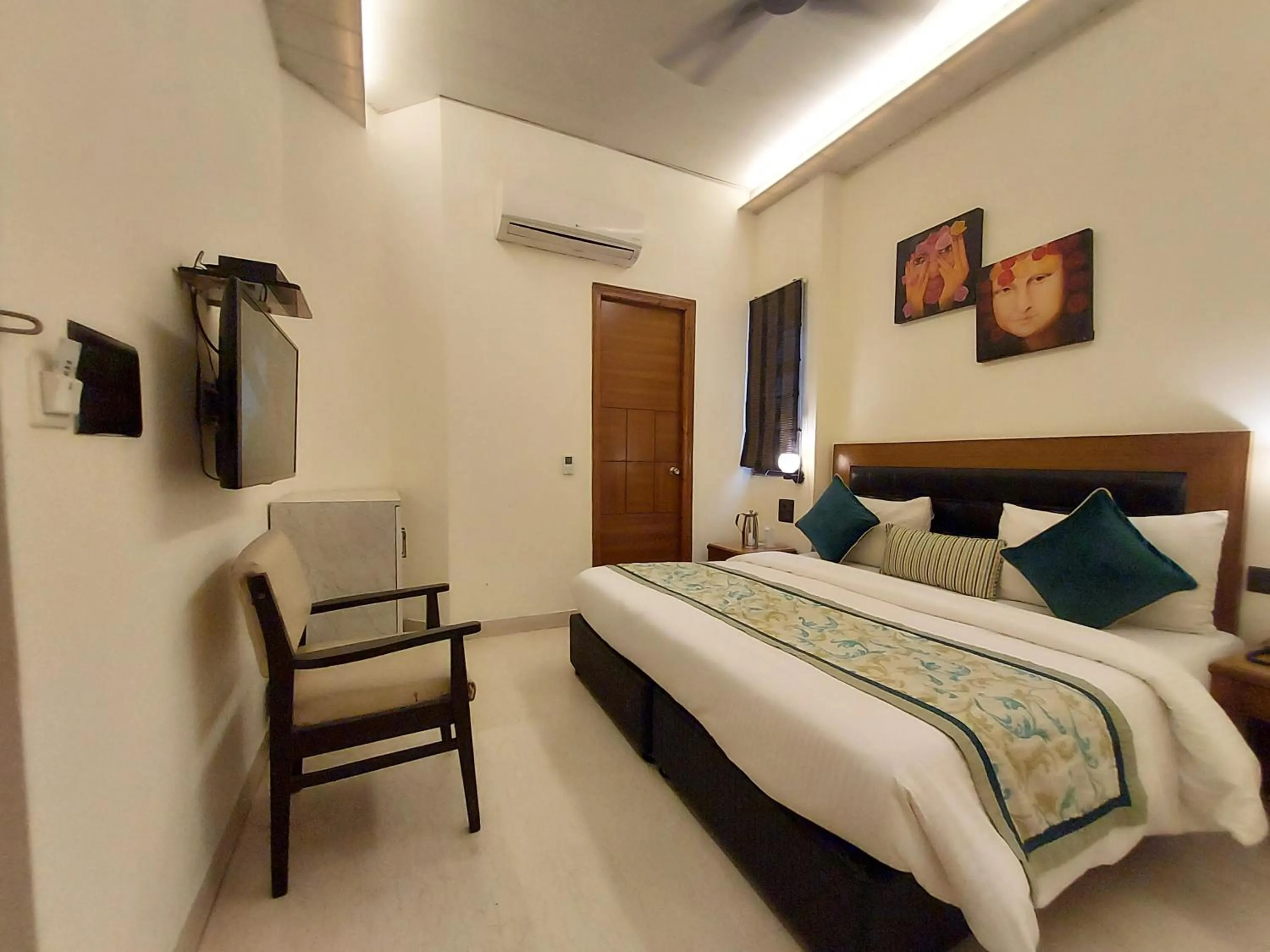 Bedroom, Bed in Hotel Green Castle (Heritage Hotel)