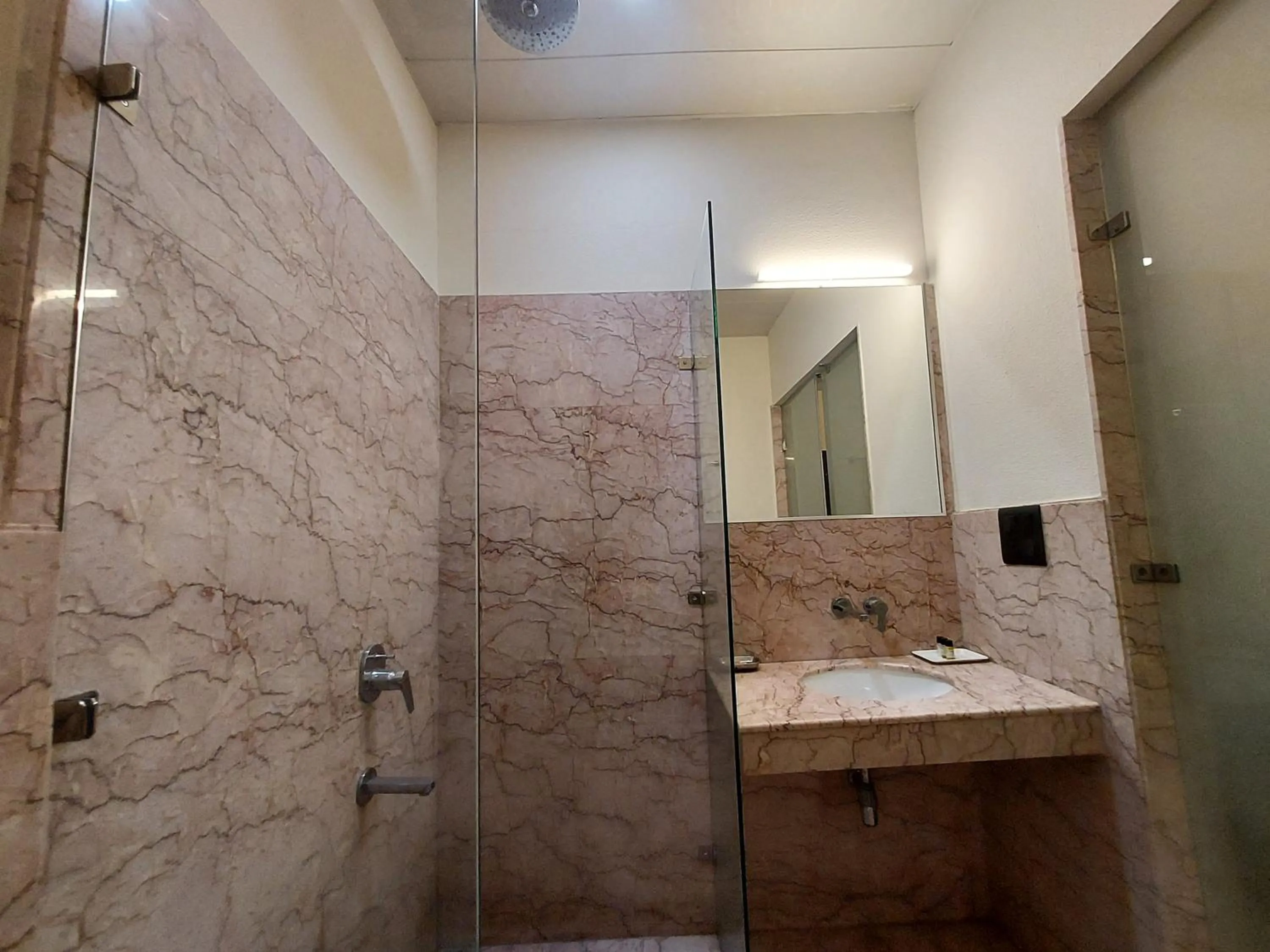 Bathroom in Hotel Green Castle (Heritage Hotel)