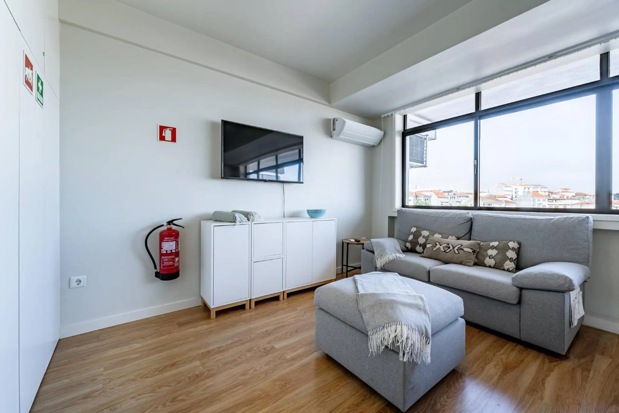 Communal lounge/ TV room in Downtown Private Rooftop Experience