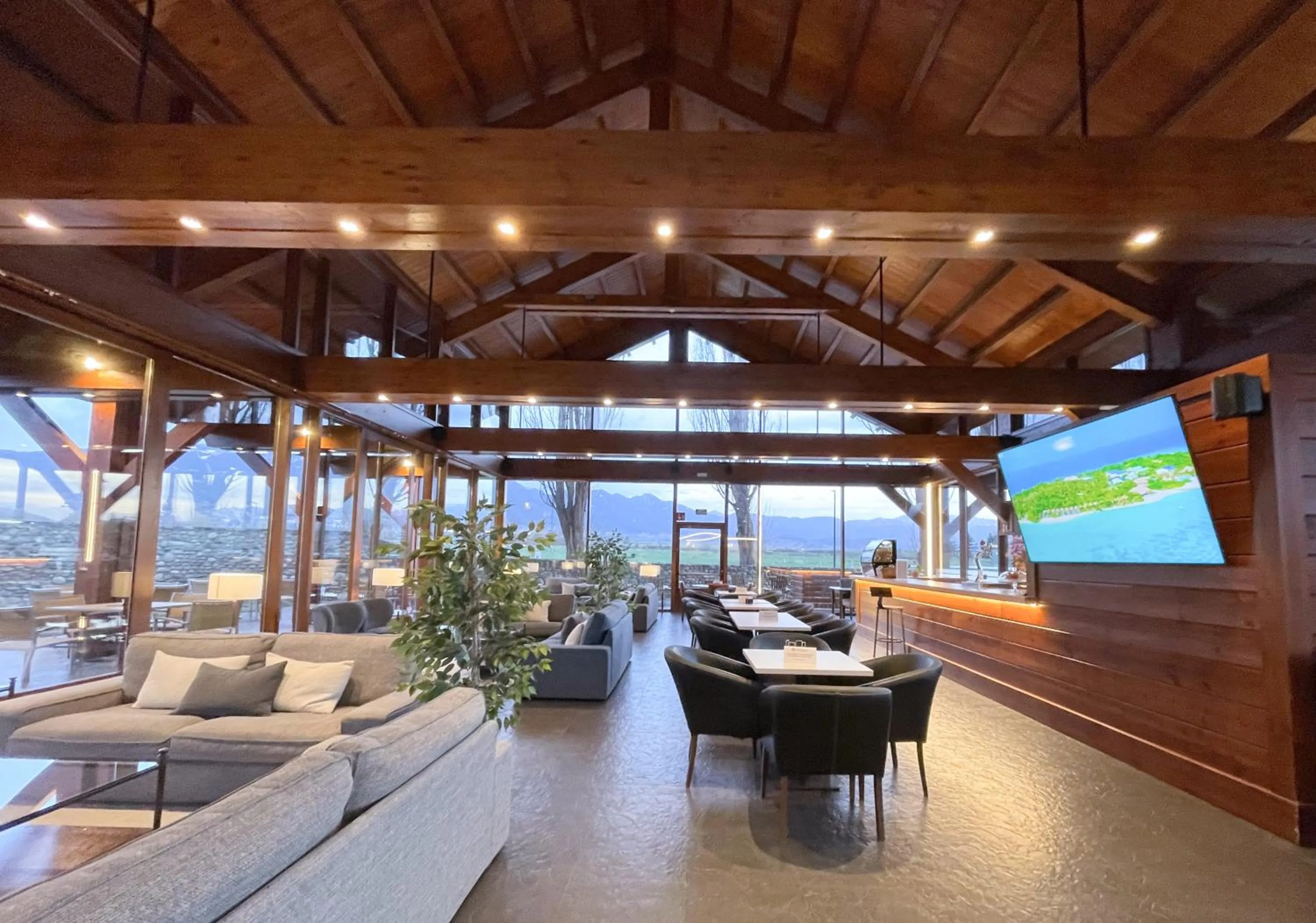 Communal lounge/ TV room in Hotel Fontanals Golf