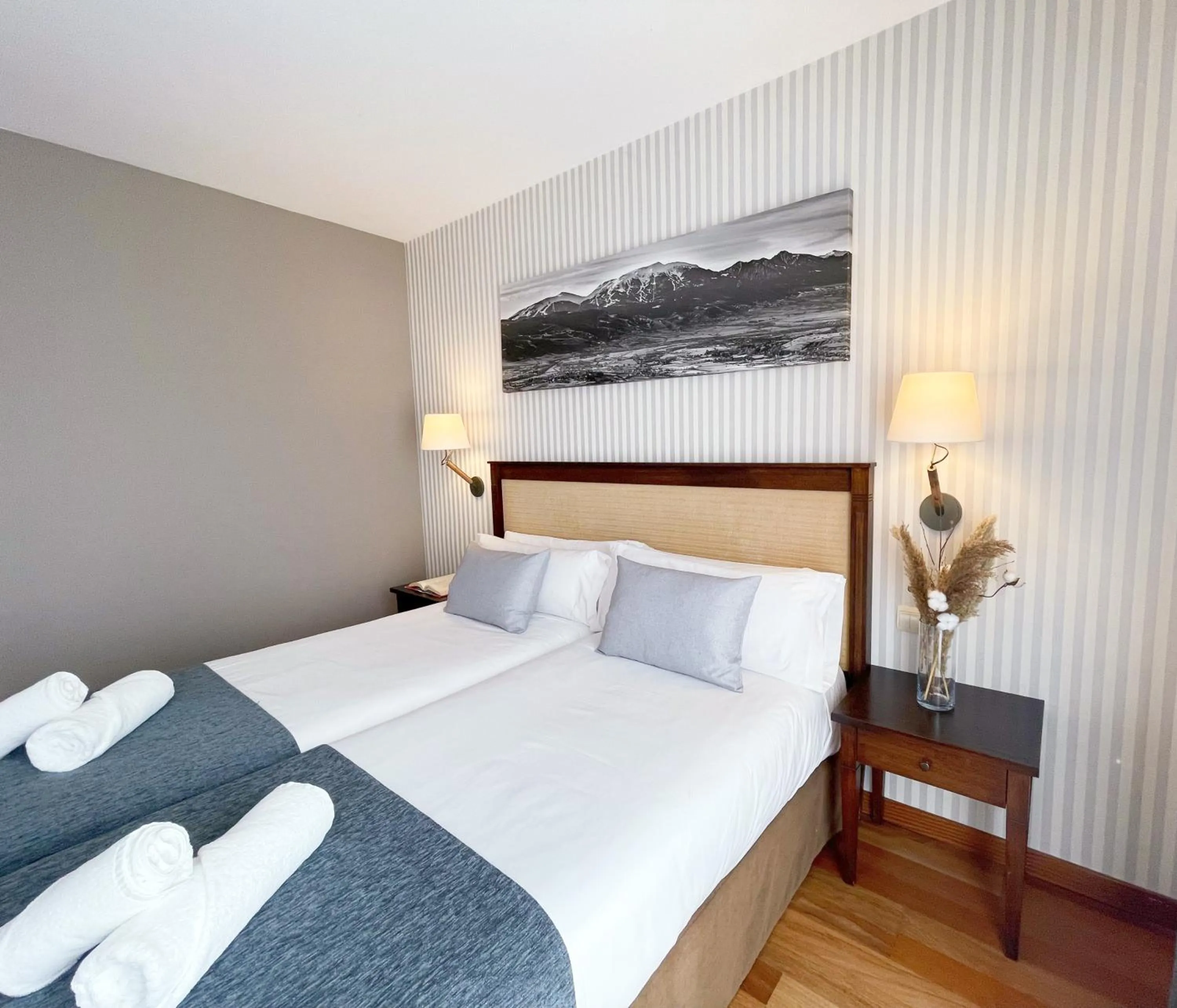 Bedroom, Bed in Hotel Fontanals Golf