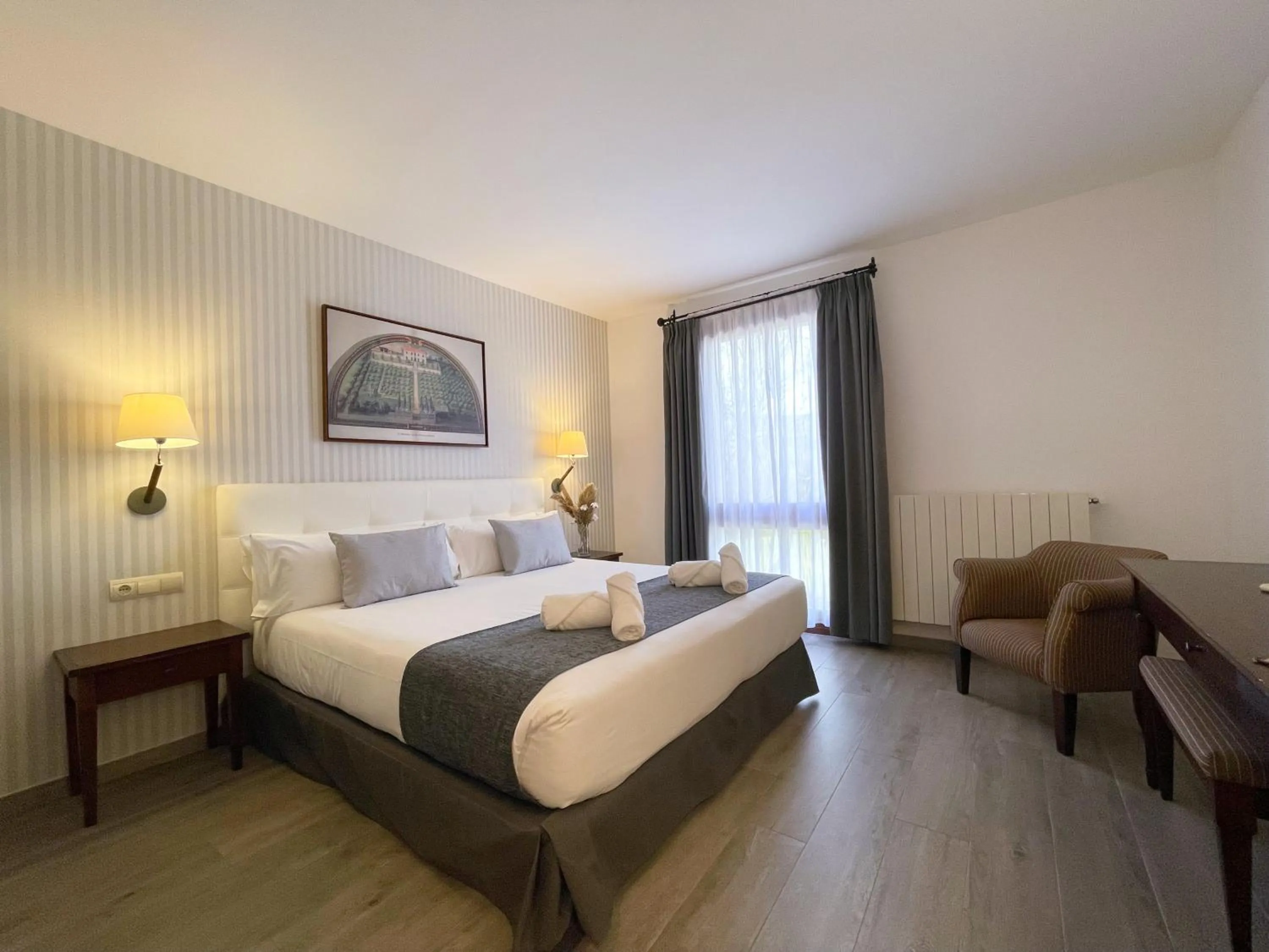 Bedroom, Bed in Hotel Fontanals Golf