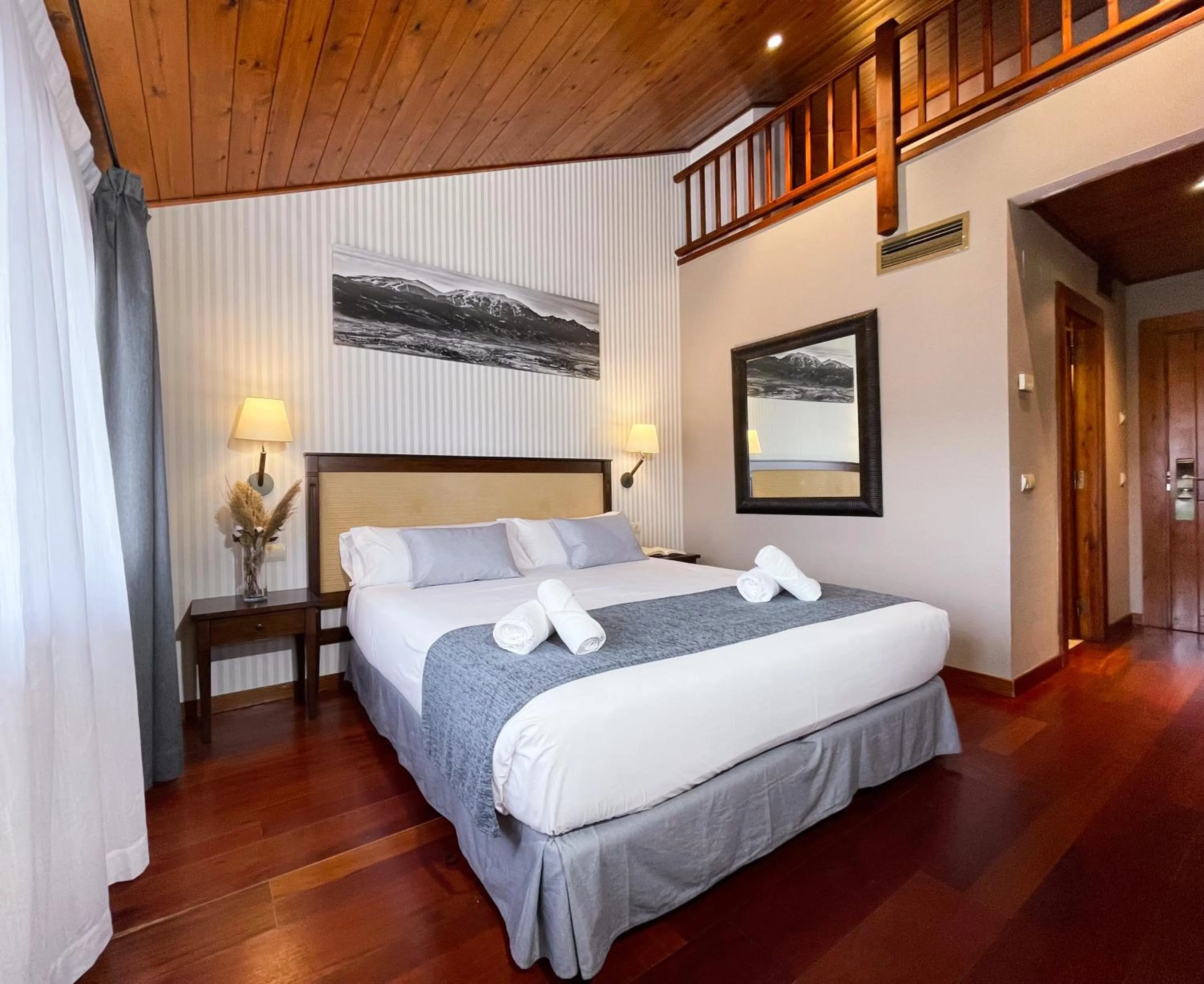 Bedroom, Bed in Hotel Fontanals Golf