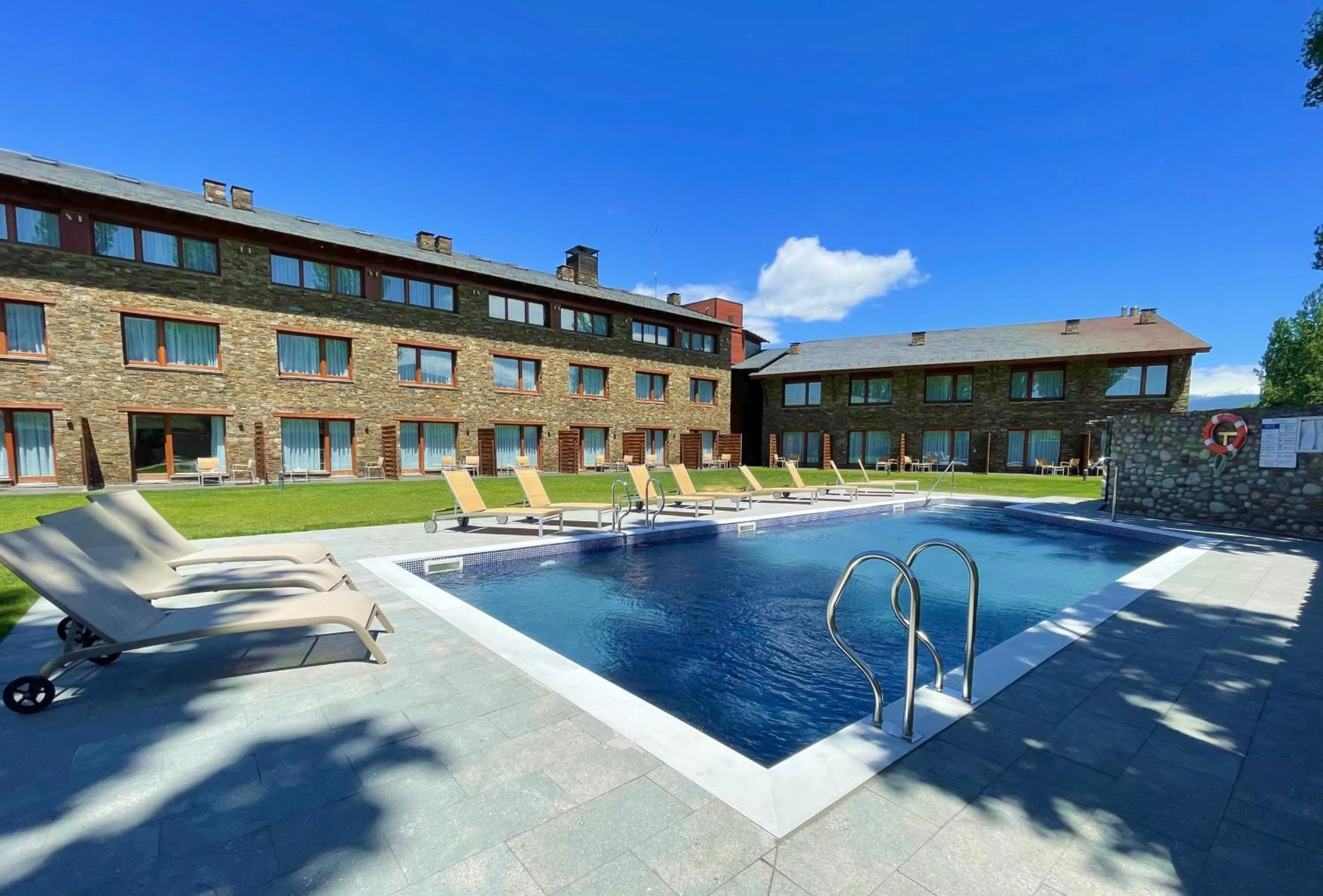 Property building in Hotel Fontanals Golf