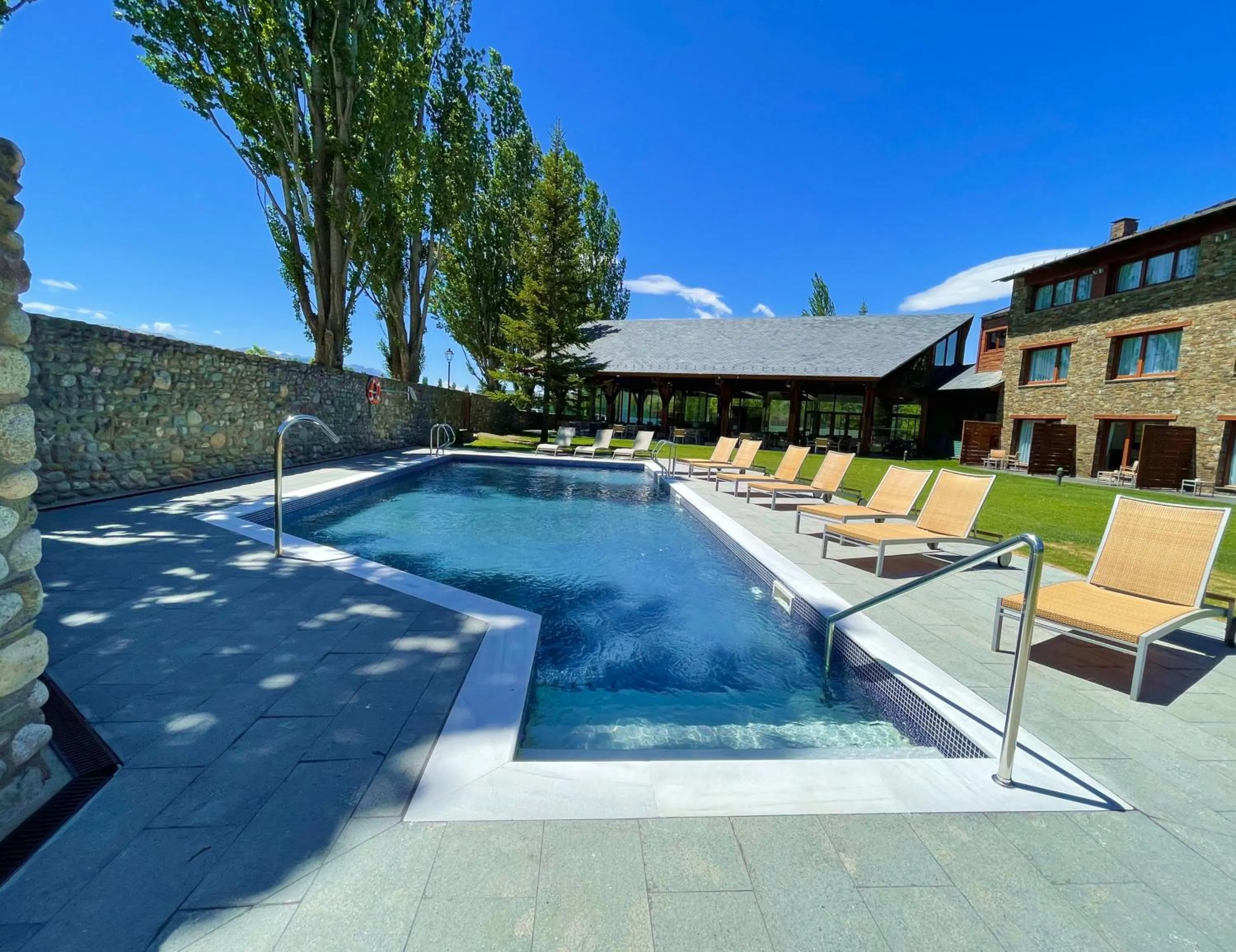 Property building in Hotel Fontanals Golf