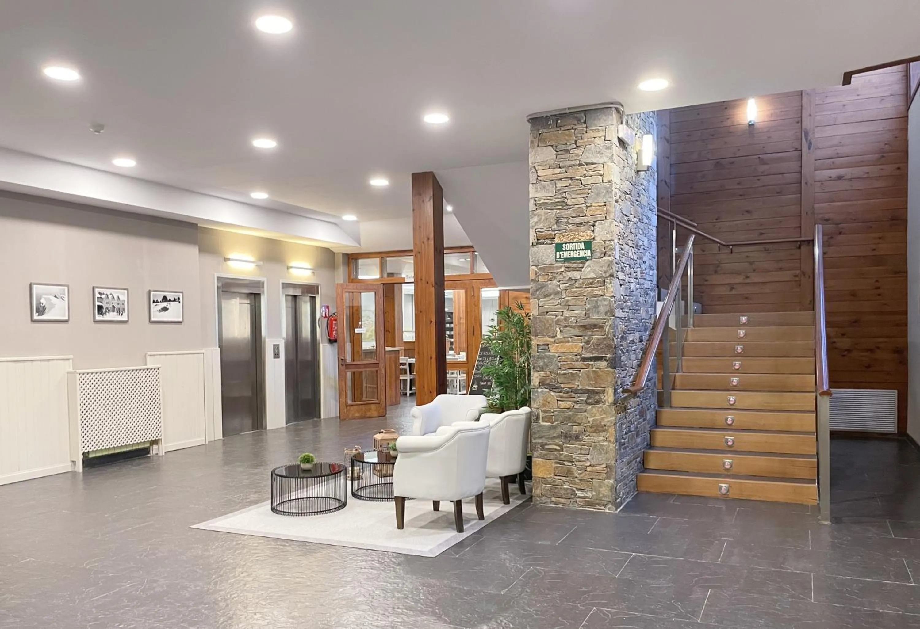 Property building in Hotel Fontanals Golf