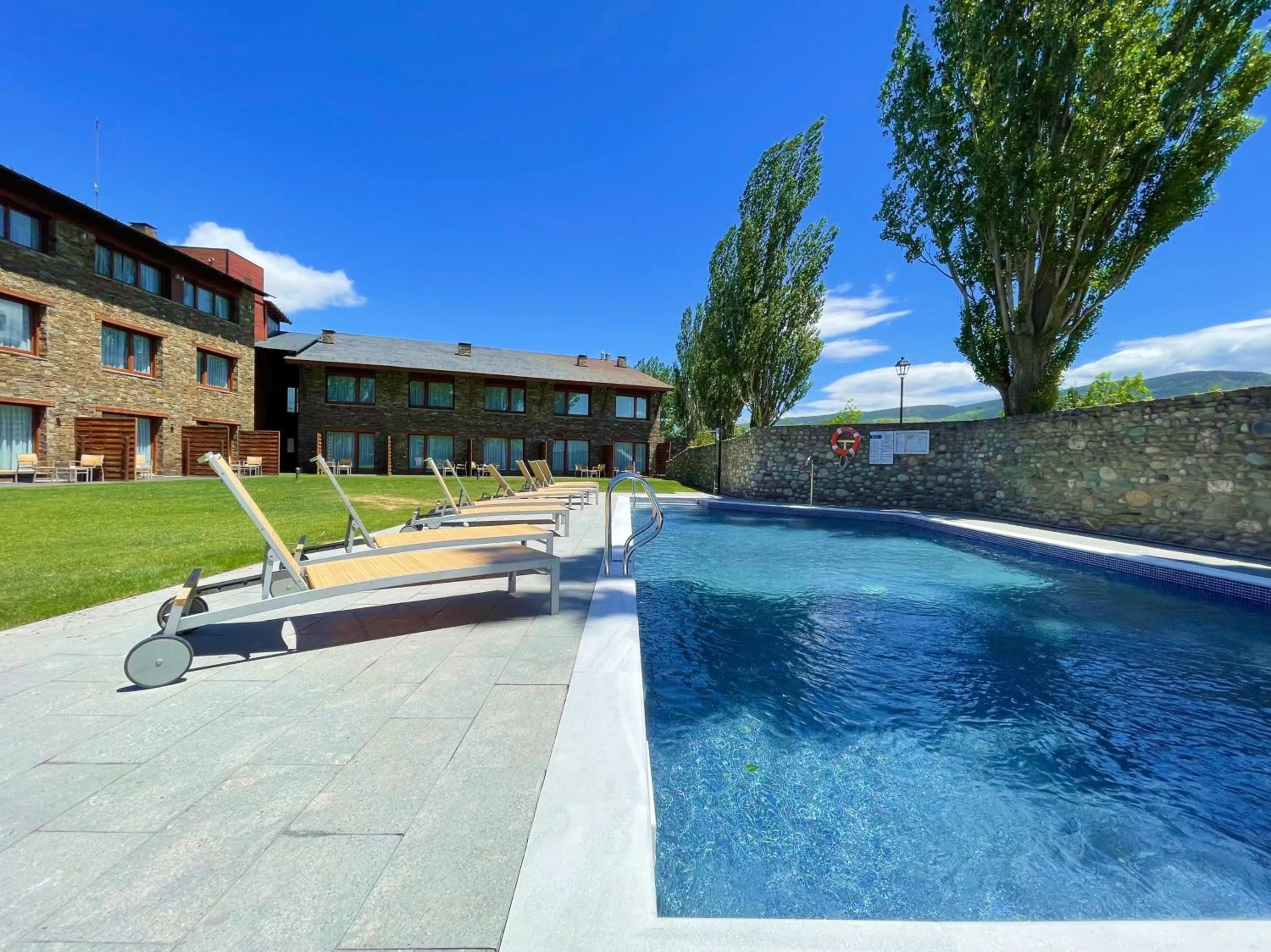 Property building in Hotel Fontanals Golf