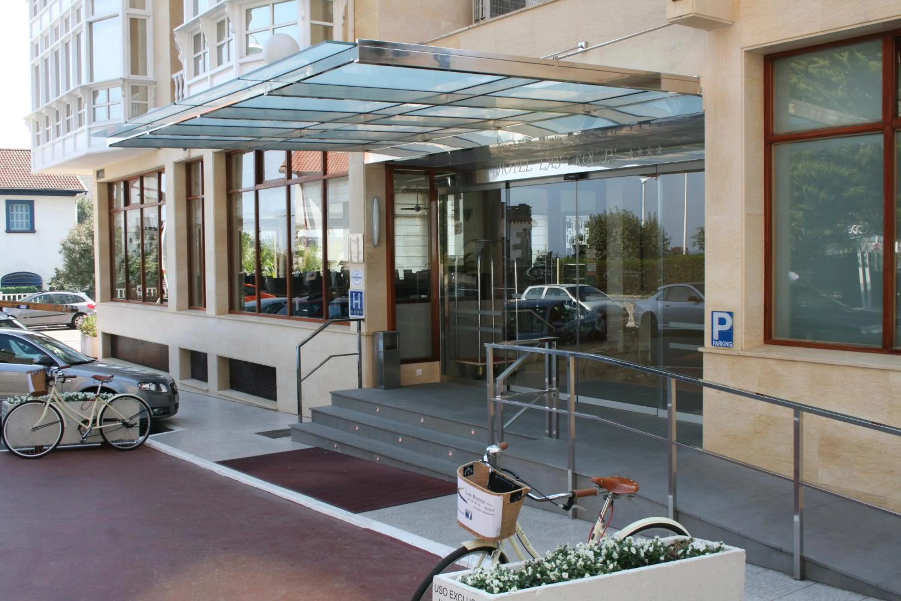 Facade/entrance in Las Rocas Playa Hotel
