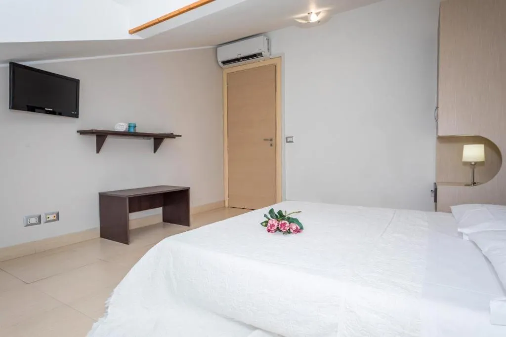 Bed in Sirina House Taormina