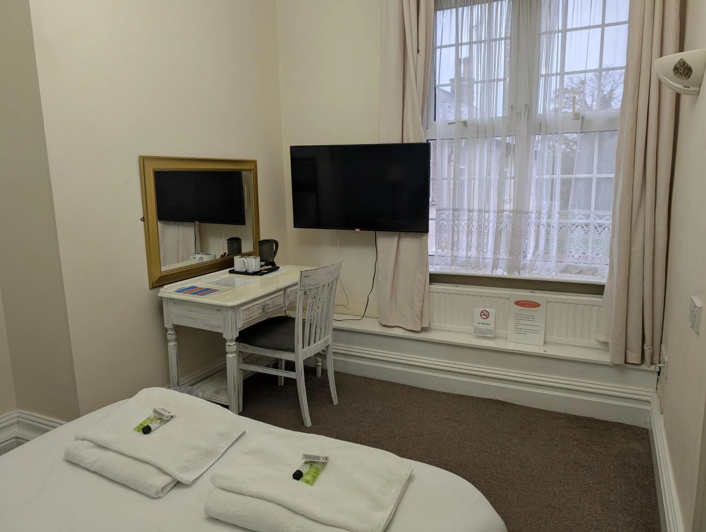 TV and multimedia, Bed in Northop Hall Country House Hotel