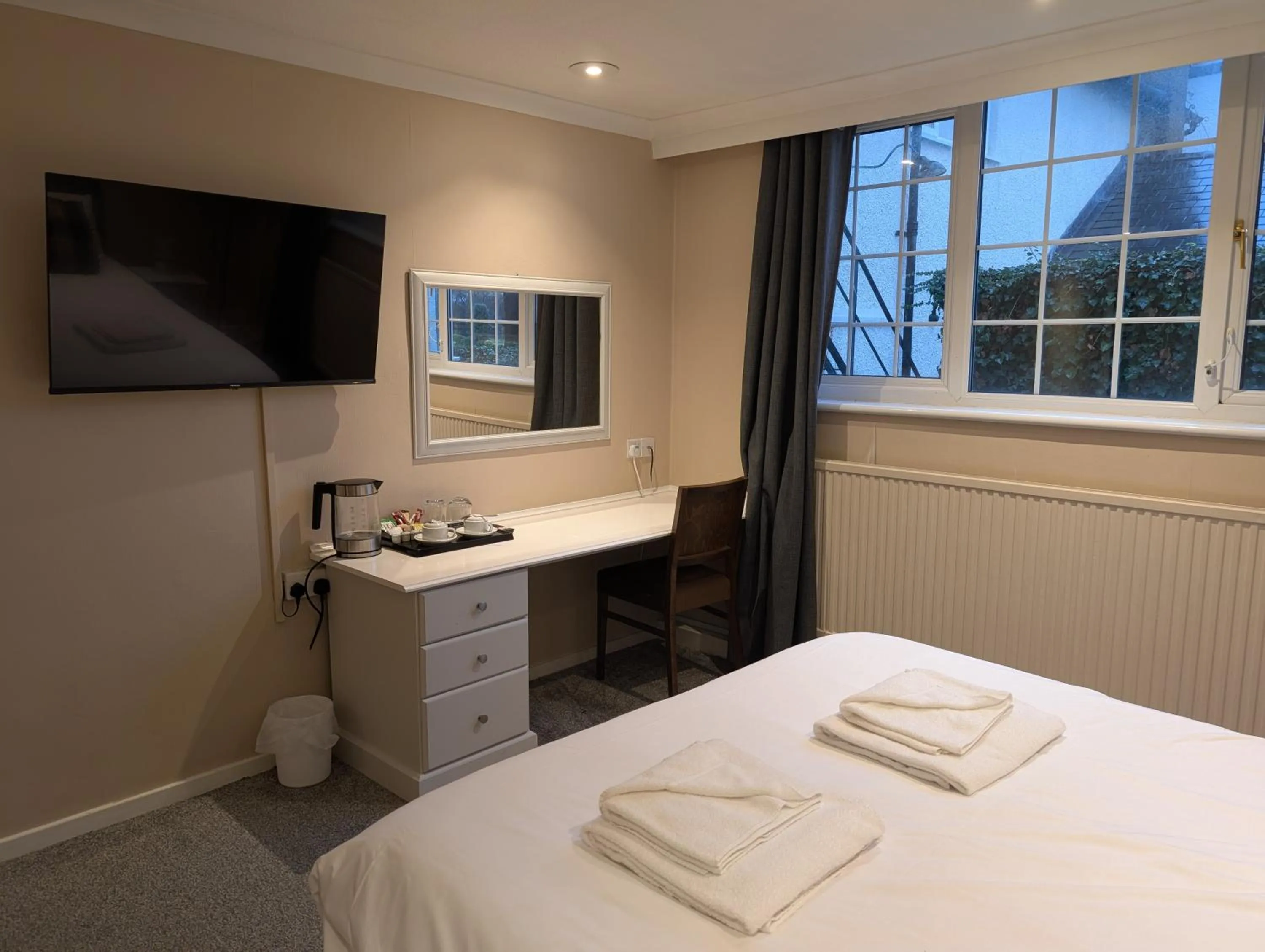 TV and multimedia, Bed in Northop Hall Country House Hotel