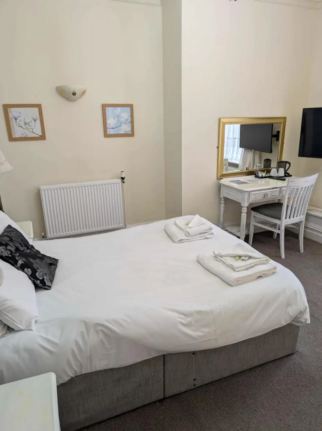 Bed in Northop Hall Country House Hotel