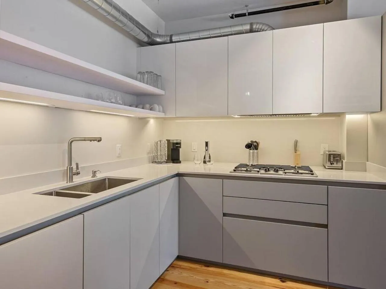 Kitchen or kitchenette in Luxury 4-Bedroom Retreat in the Heart of Over the Rhine