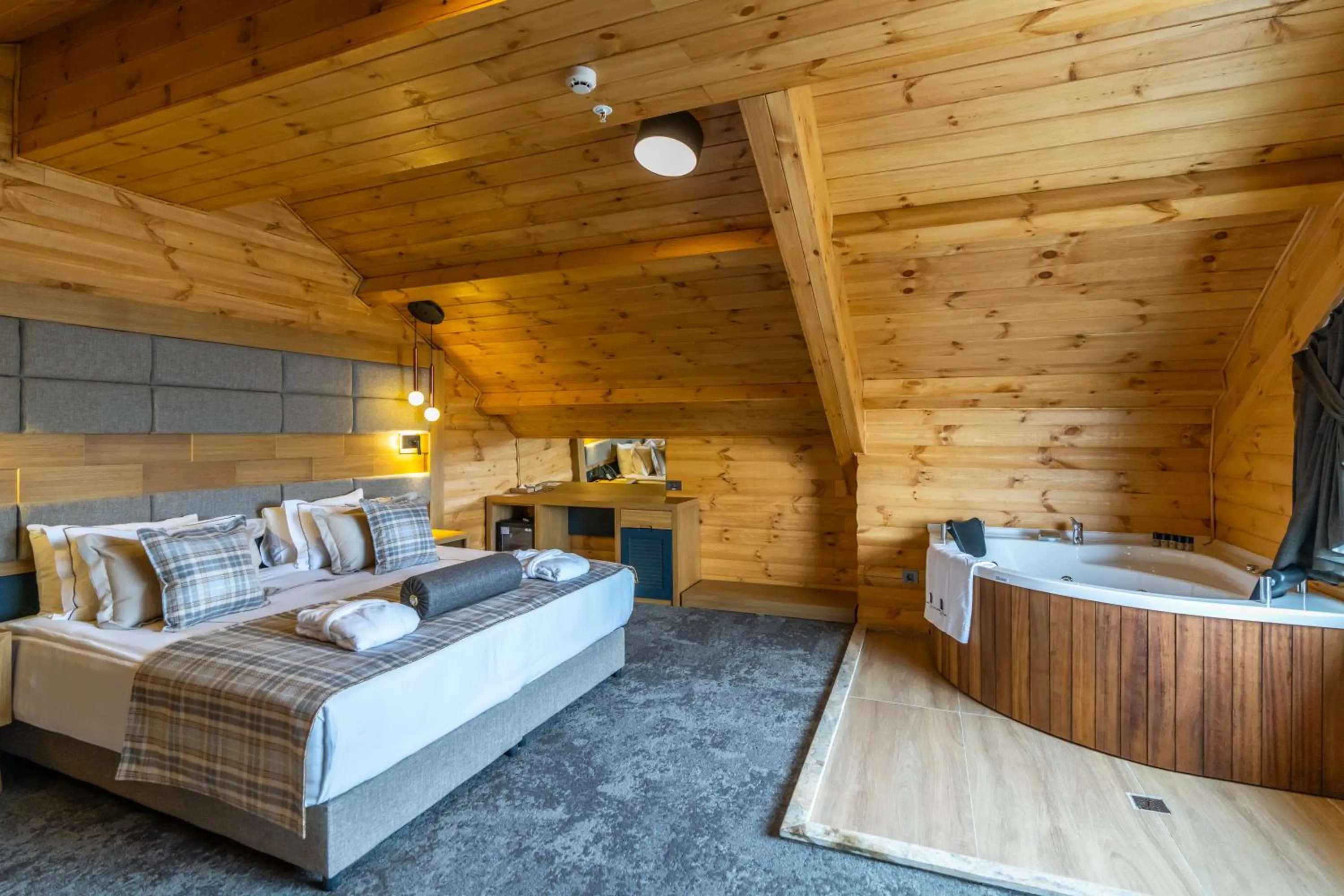 Photo of the whole room, Bed in SARPİNO MOUNTAİN HOTEL