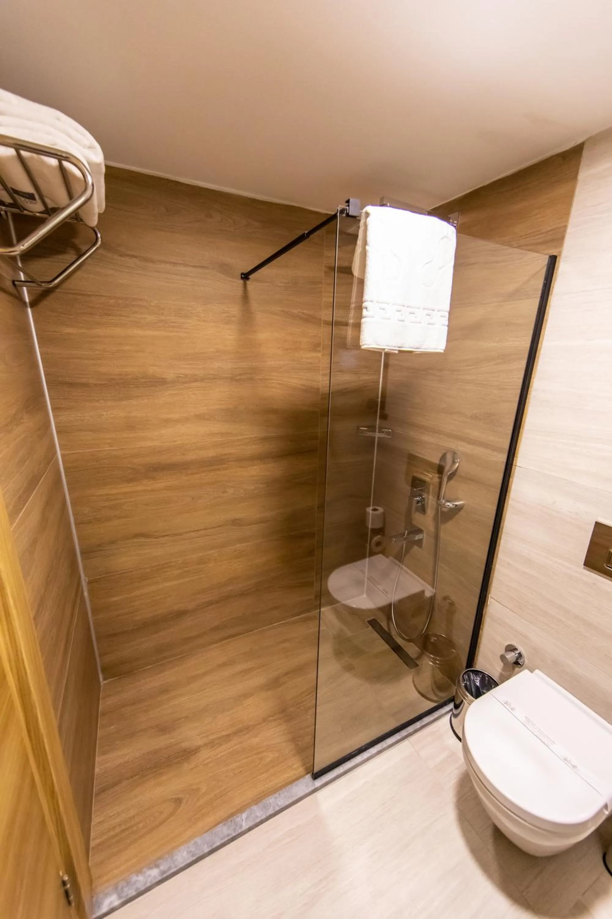 Shower in SARPİNO MOUNTAİN HOTEL