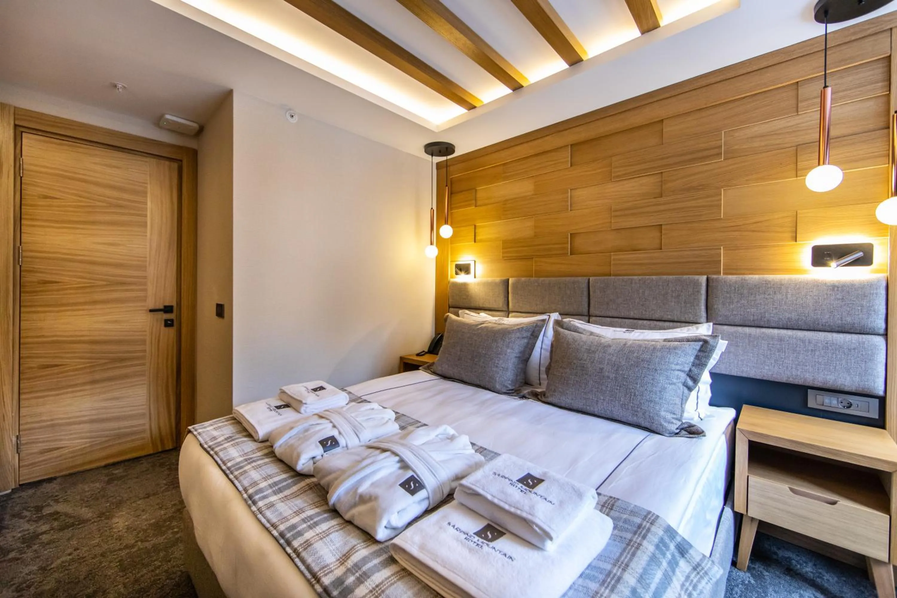 Photo of the whole room, Bed in SARPİNO MOUNTAİN HOTEL