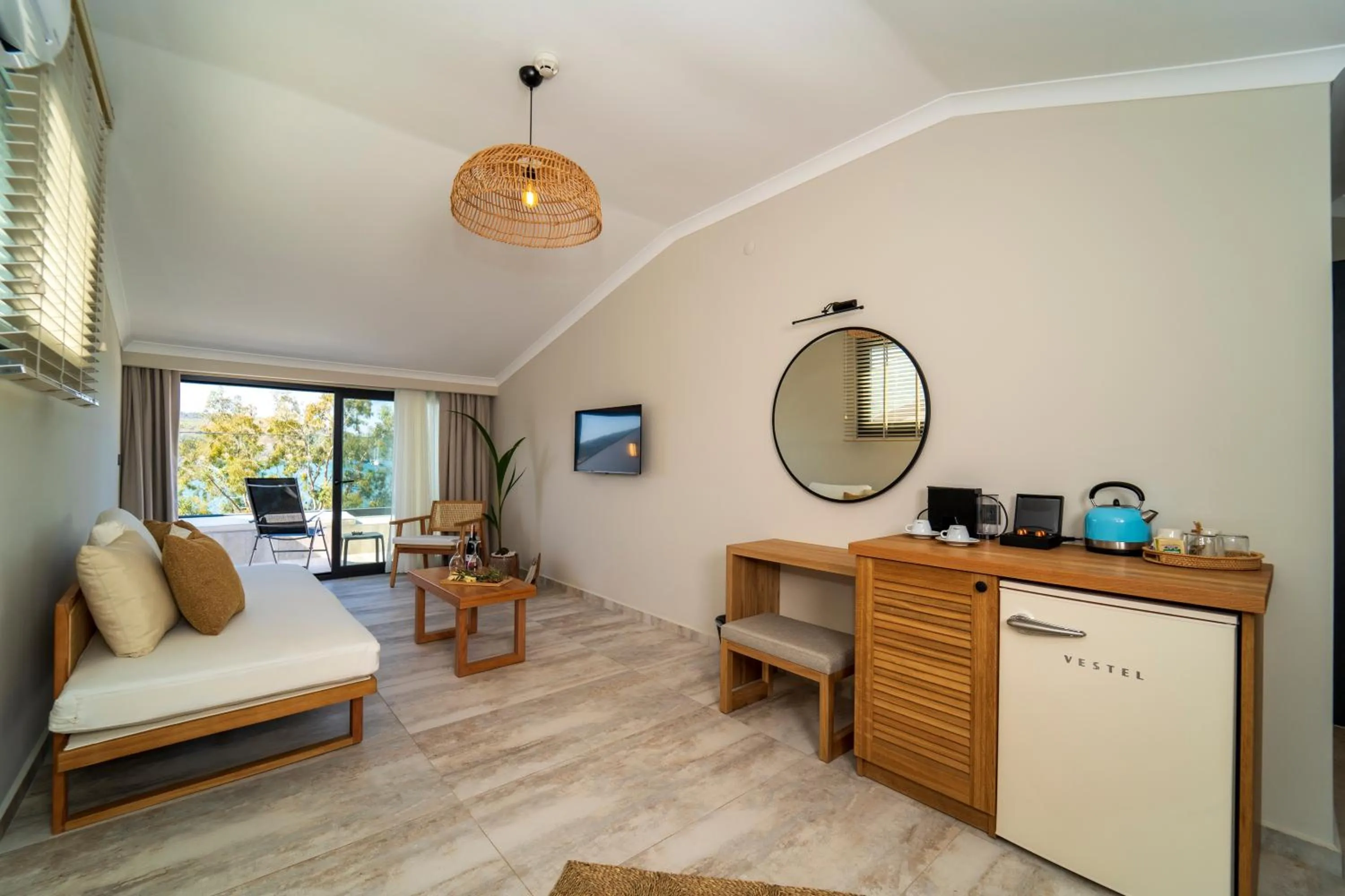 TV and multimedia in Ansira Fethiye