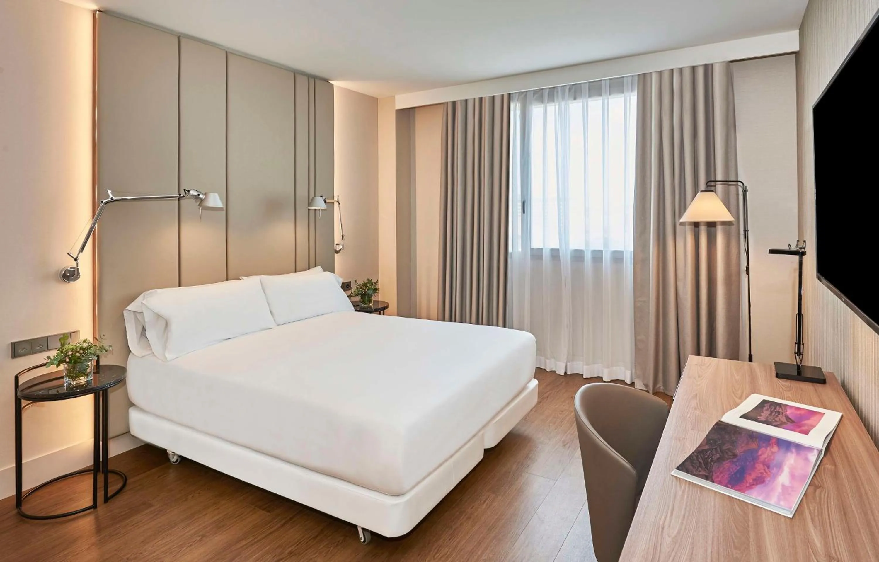 Bedroom, Bed in NH Alicante