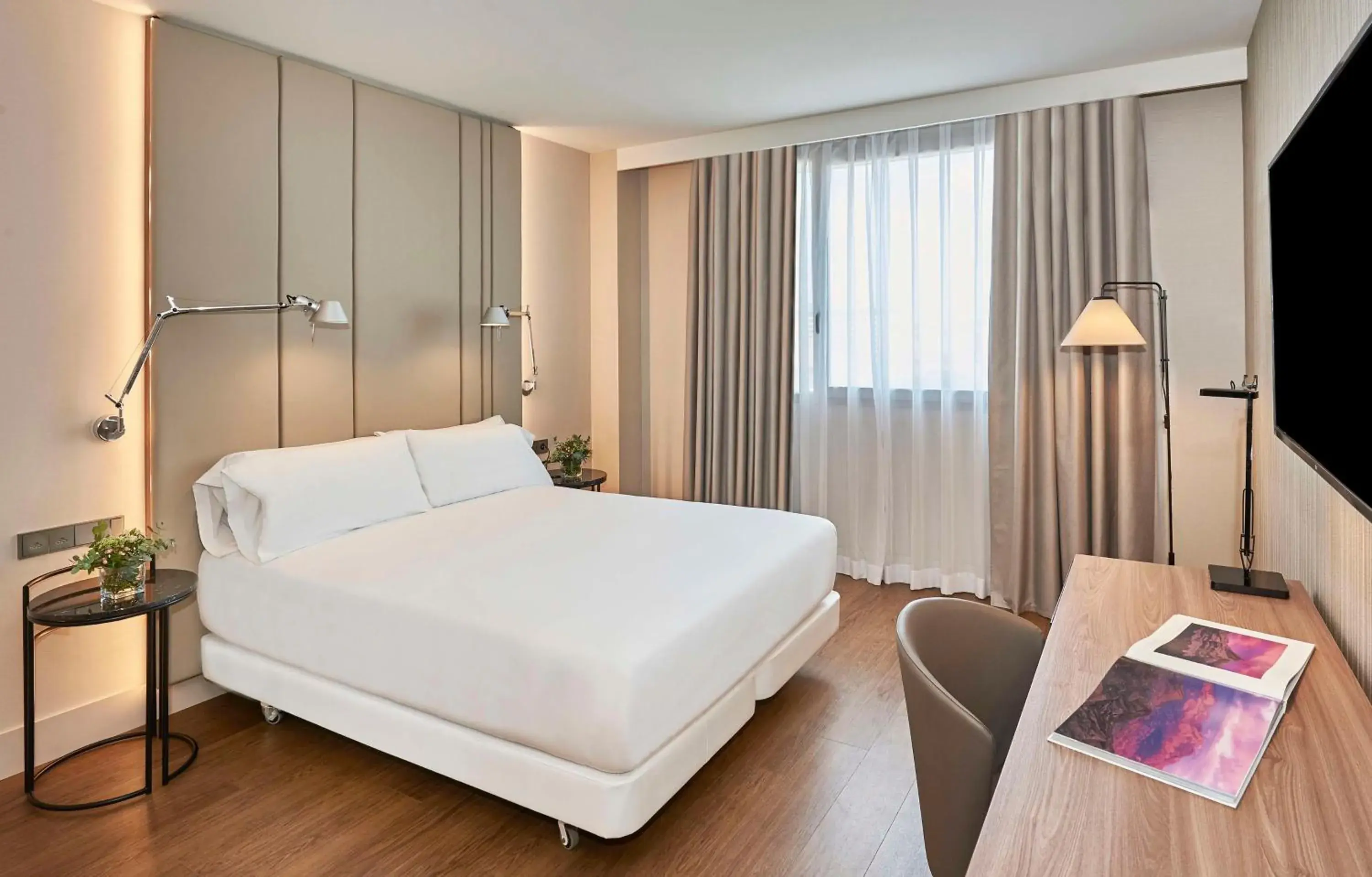 Bedroom, Bed in NH Alicante Bedroom, Bed in NH Alicante