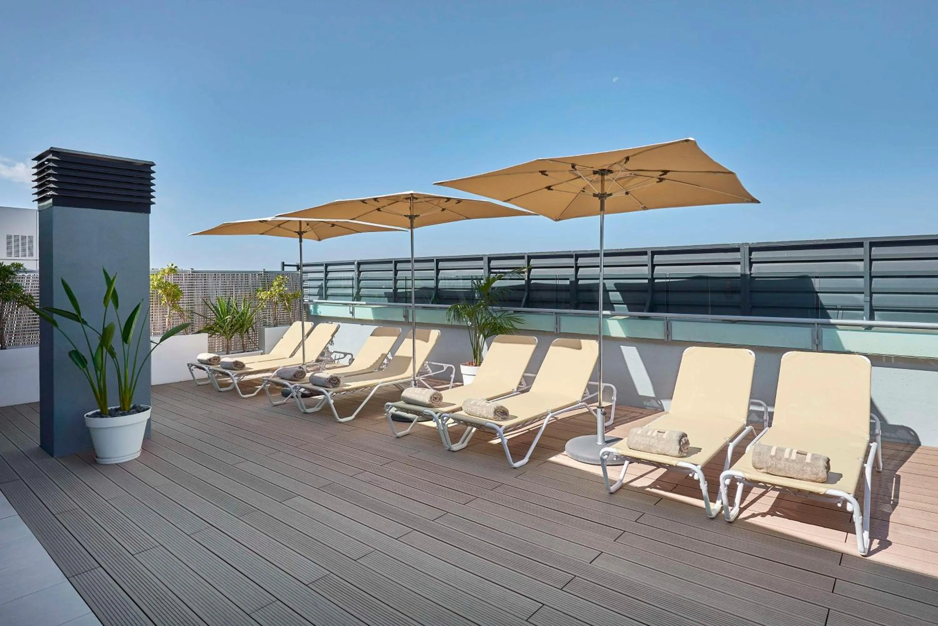 Pool view in NH Alicante