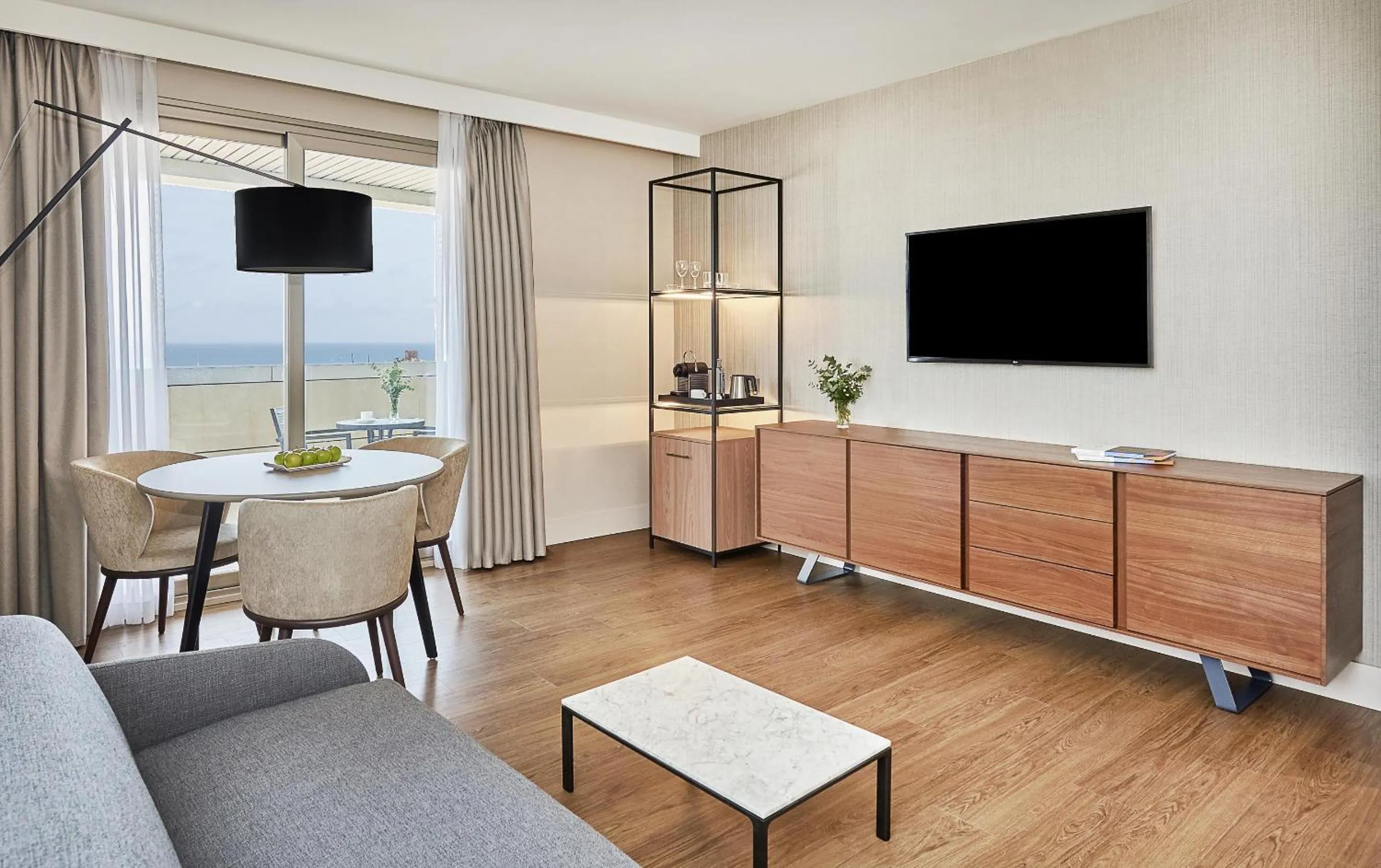 Photo of the whole room in NH Alicante