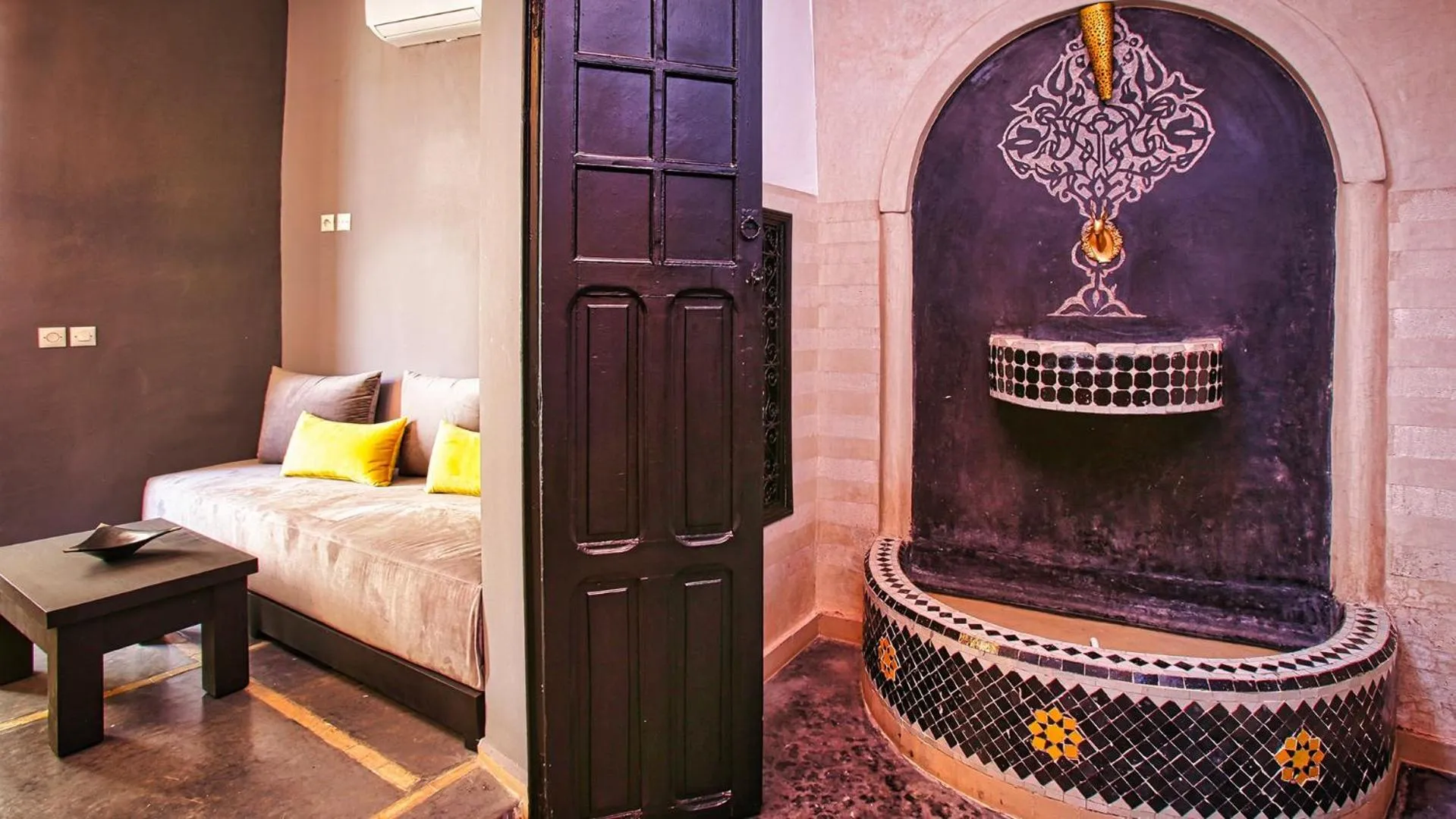 Photo of the whole room, Bed in Riad RIM