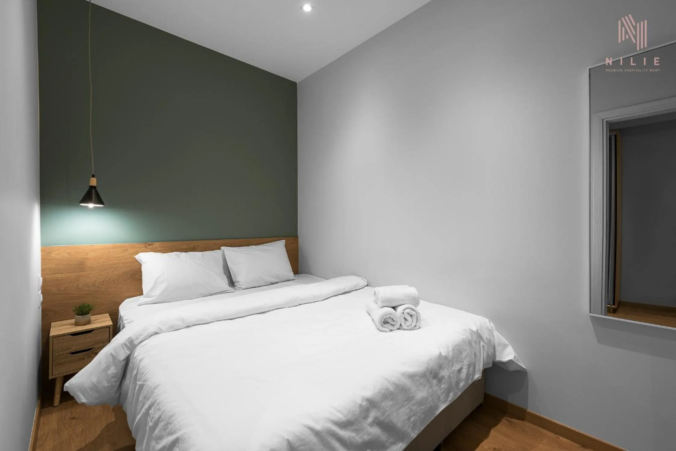 Bed in Big Apple, Nilie Hospitality MGMT