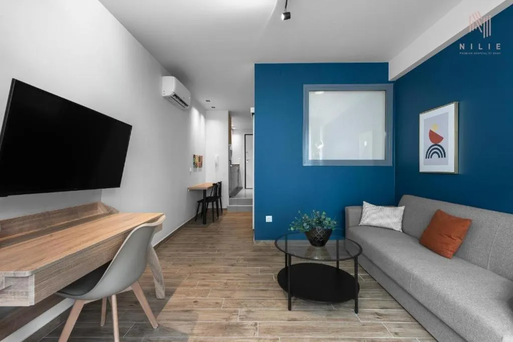 TV and multimedia in Big Apple, Nilie Hospitality MGMT