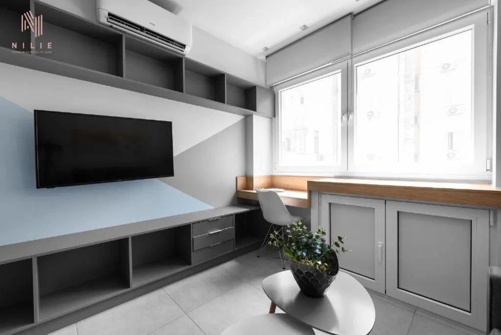 TV and multimedia in Big Apple, Nilie Hospitality MGMT