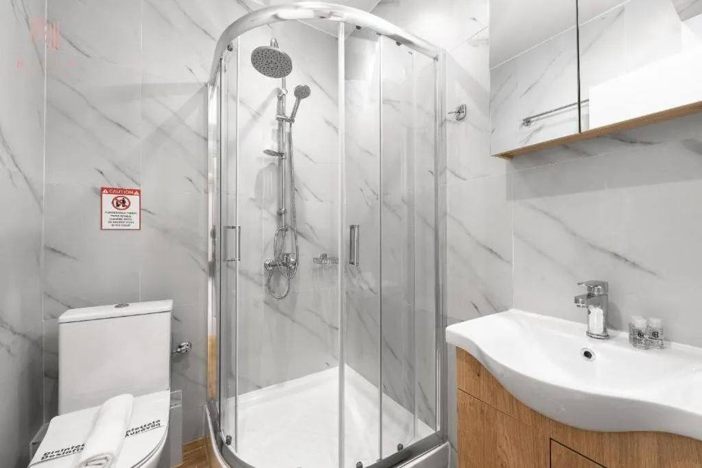 Bathroom in Big Apple, Nilie Hospitality MGMT